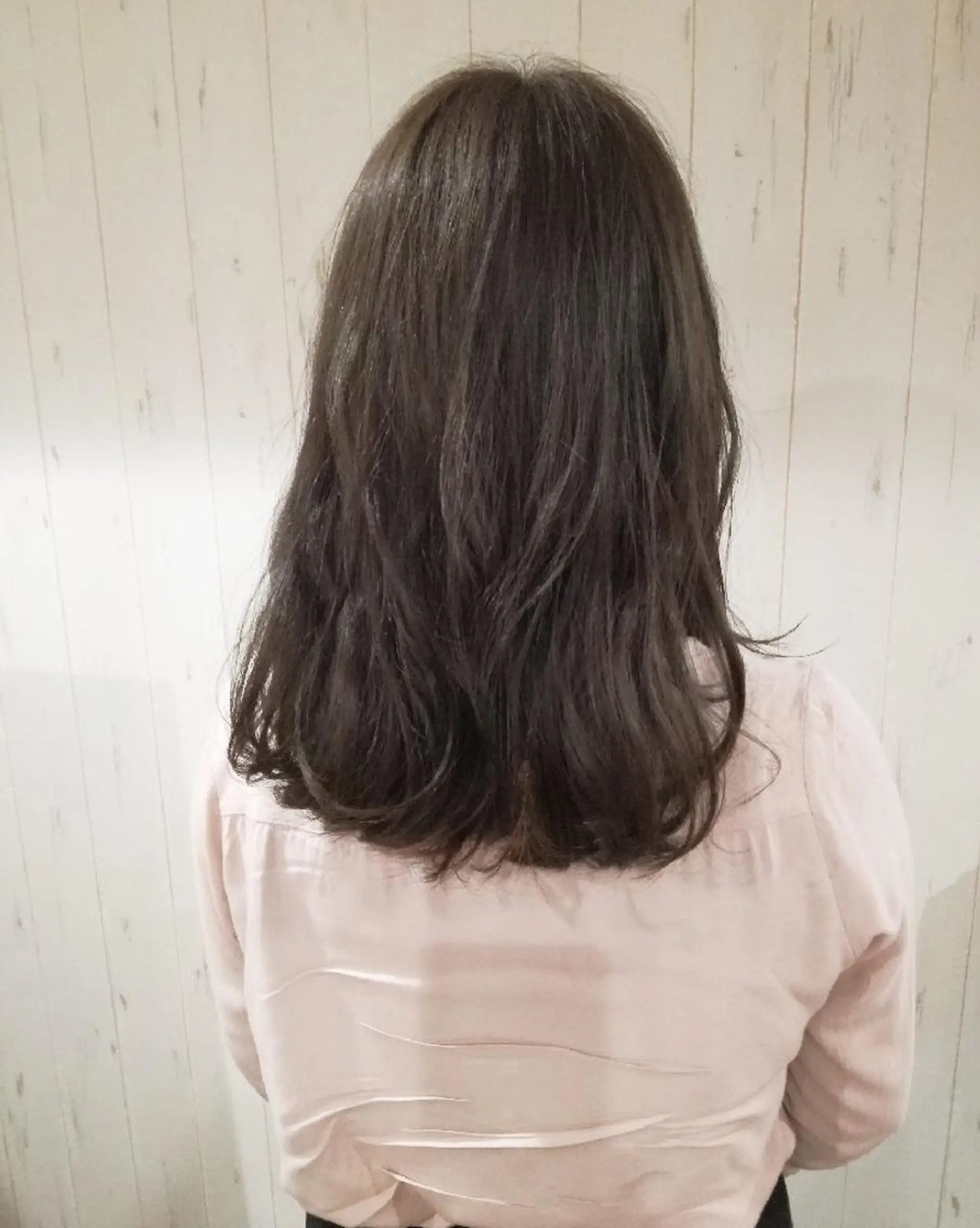 ミディアム カラー アッシュ ベージュカラー 西川 敏夫のヘアスタイル