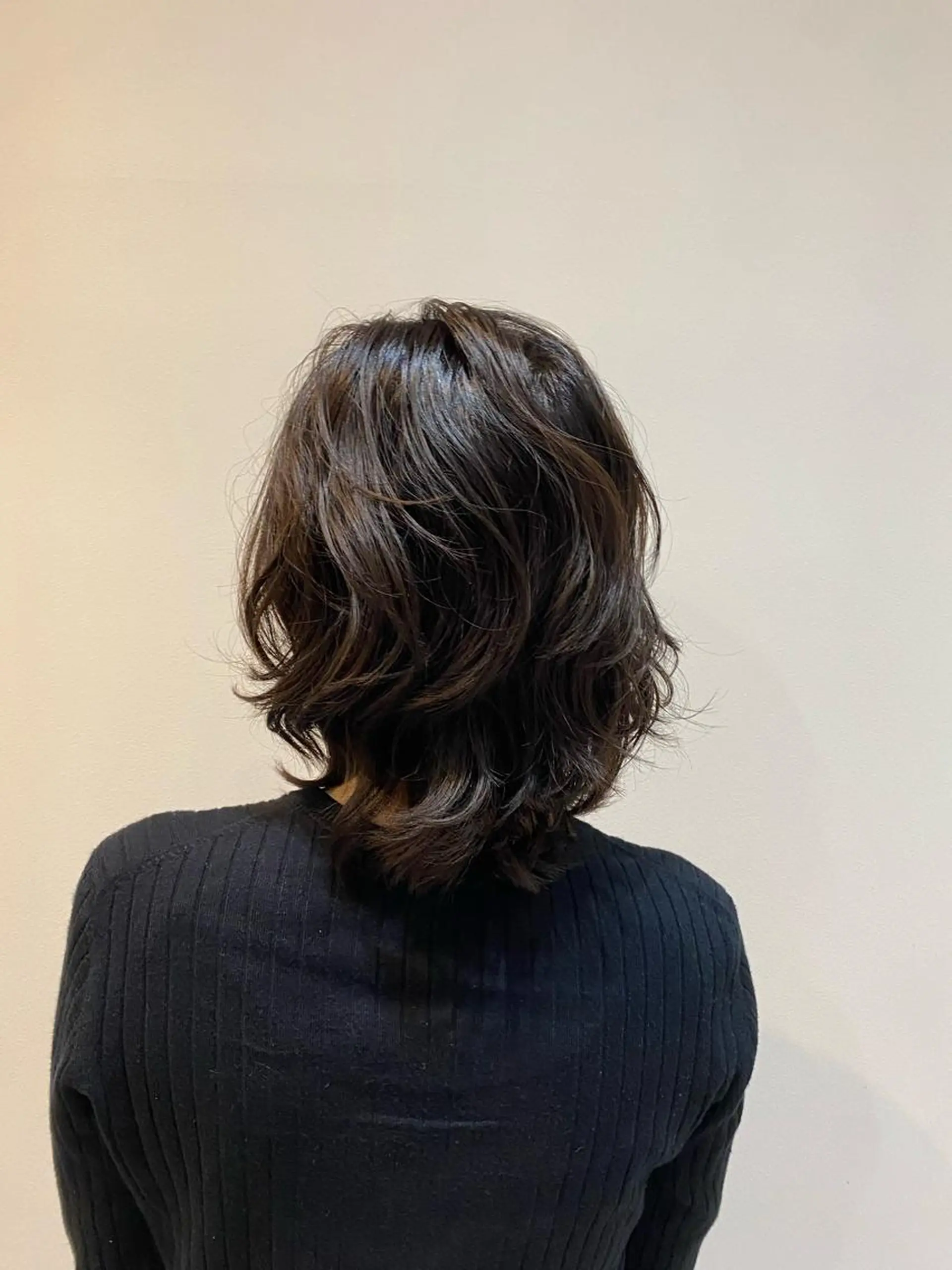 ミディアム パーマ ミディアムパーマ ボブ ハイライト 髪質改善 韓国風ヘア 大人かわいい×艶髪 🤍塩川のヘアスタイル