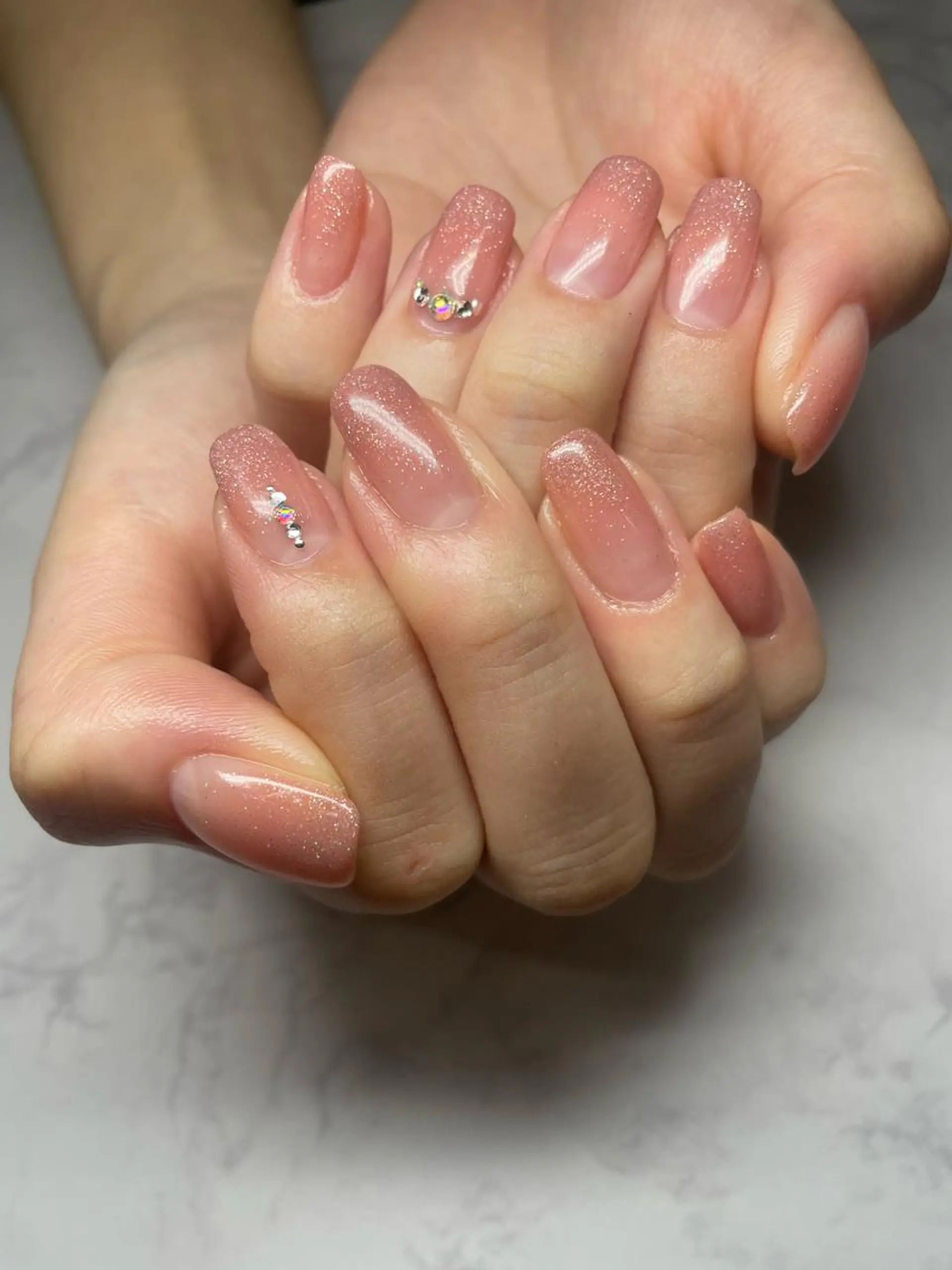 ネイル グラデーション ストーンネイル 🐕 369のネイルデザイン