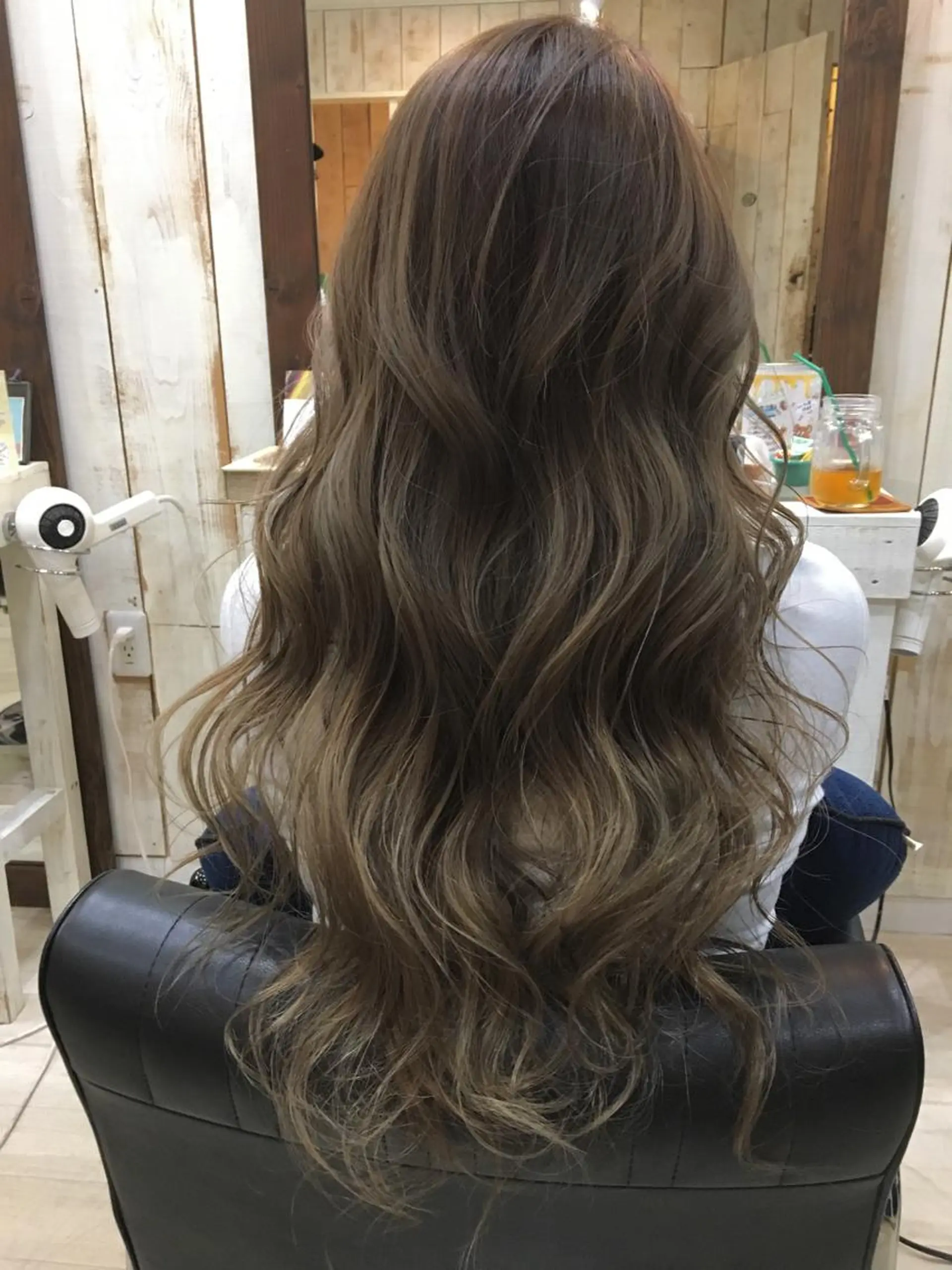 ロング ハイライト ade omotesando所属・鷺谷 玲奈のヘアスタイル