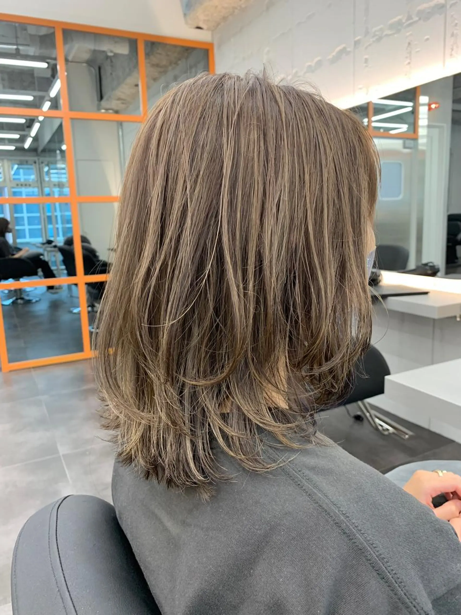 ミディアム カラー ブリーチ 透明感カラー ダブルカラー イヤリングカラー ハイライトカラー 店長担当🌟 矢吹ガブリエル🌟のヘアスタイル