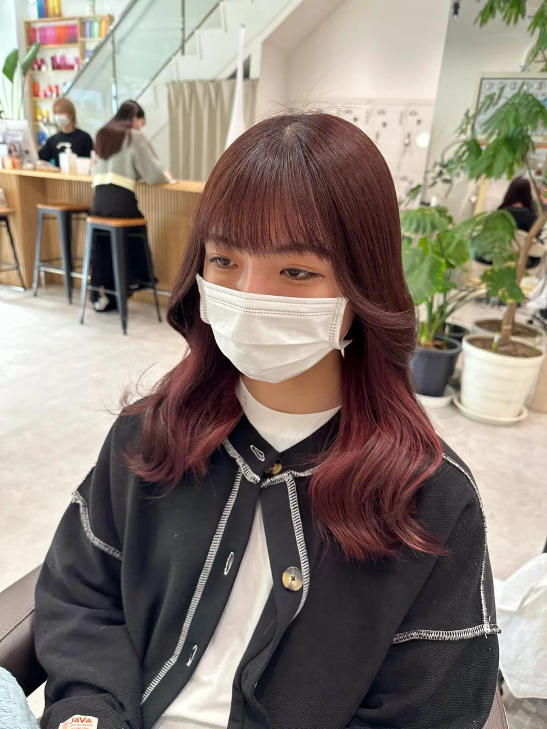 ミディアム カラー レイヤー/顔まわり カット/地毛風カラーのヘアスタイル