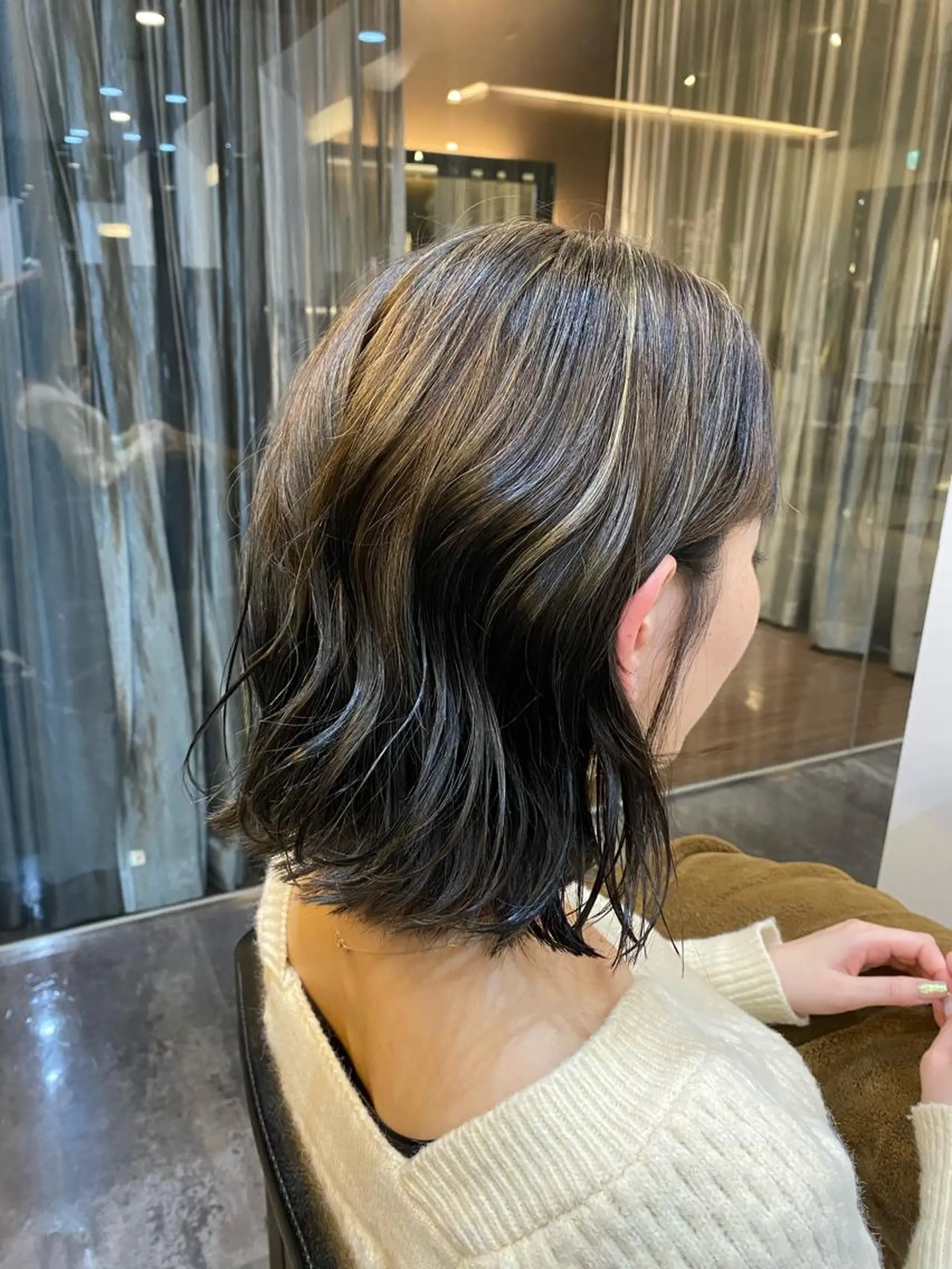 カラー & kuのヘアスタイル