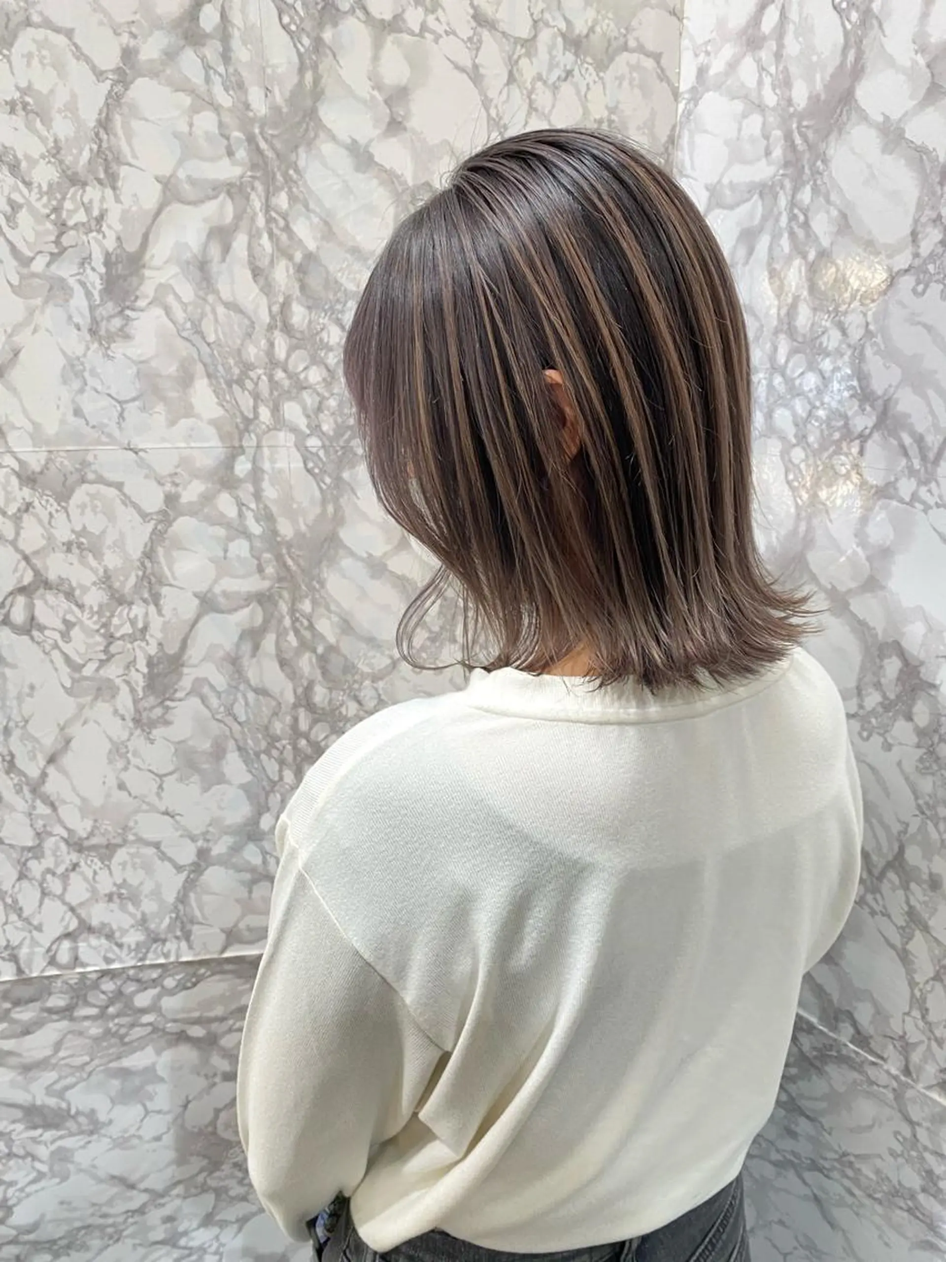 ミディアム レイヤーカット ハイトーンカラー🌈 メンズパーマ鈴木康平のヘアスタイル