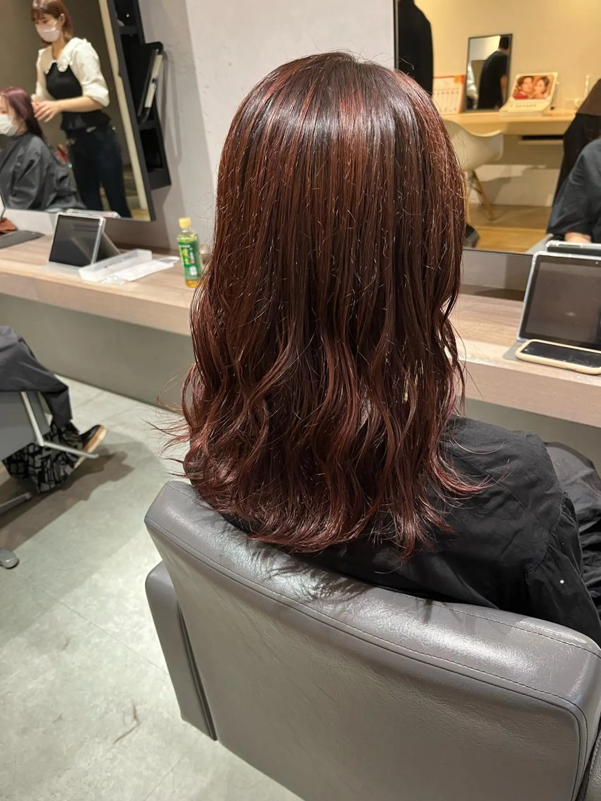 ミディアム カラー SCENEbyRAD helmのヘアスタイル