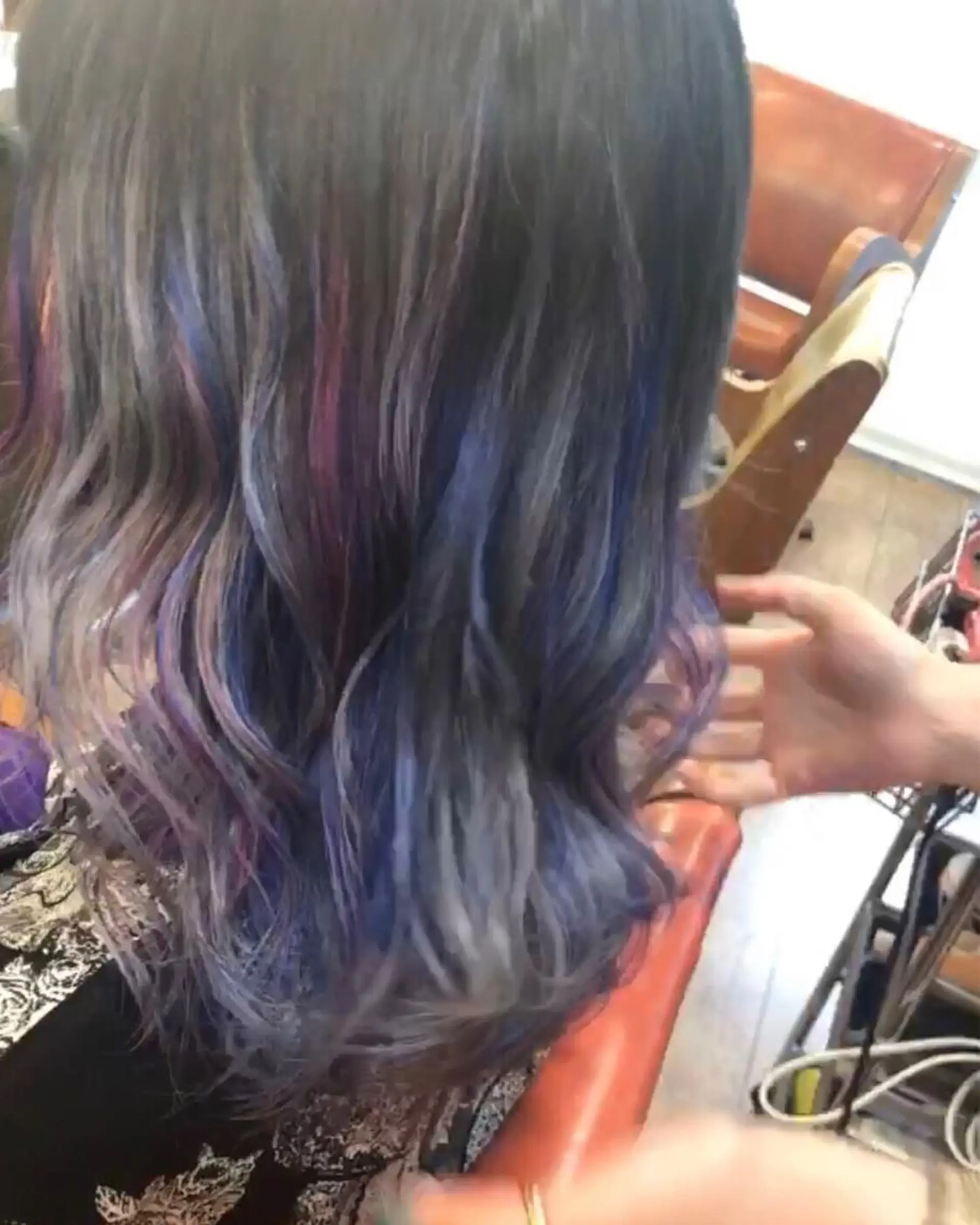 カラー アッシュ バレイヤージュ ミストバング ベージュカラー ブリーチ カット ヘアカラー トリートメント 原宿サロン代表 デザインカラー伊藤卓のヘアスタイル