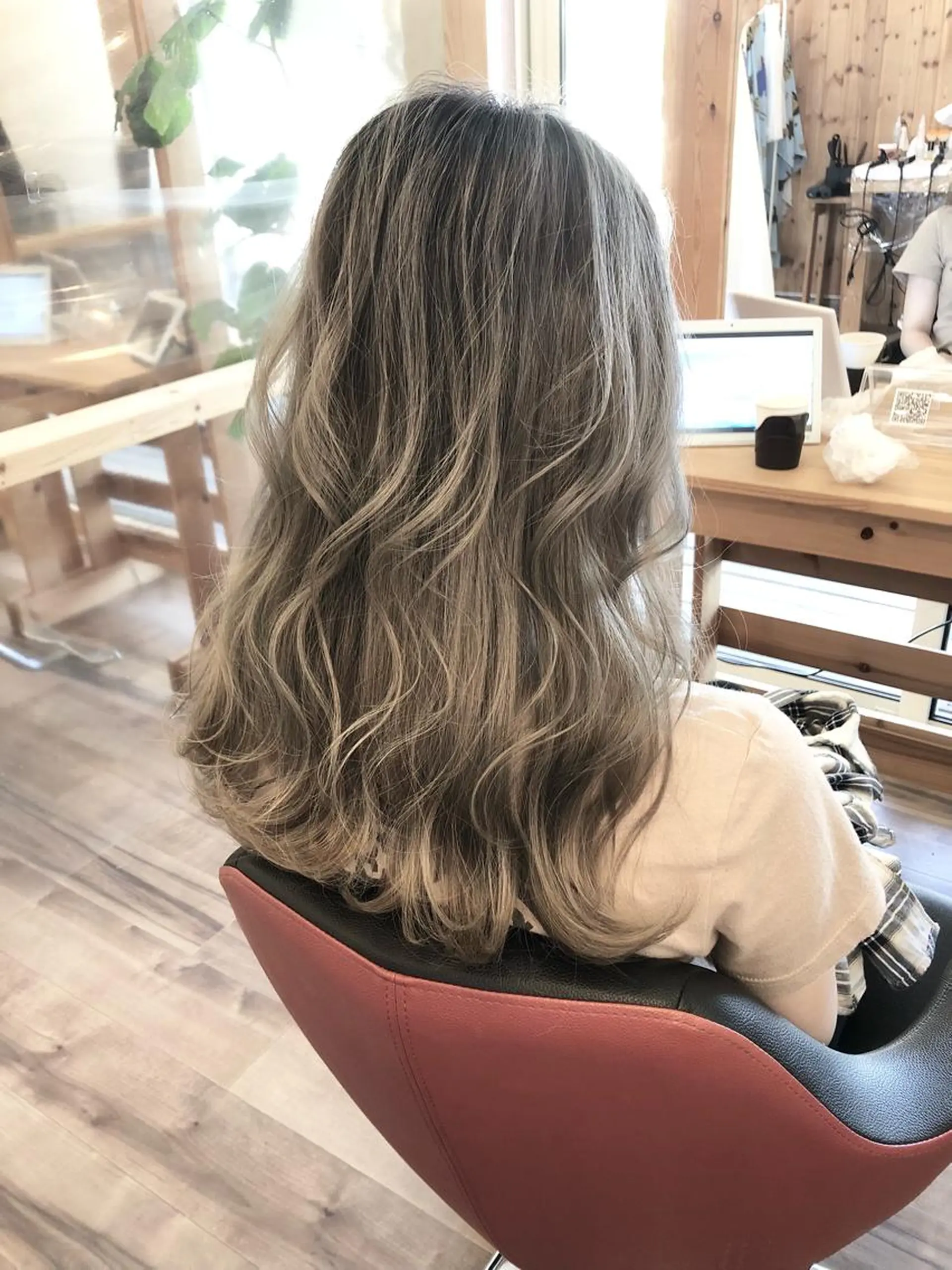 ミディアム カラー LOOP hairのヘアスタイル