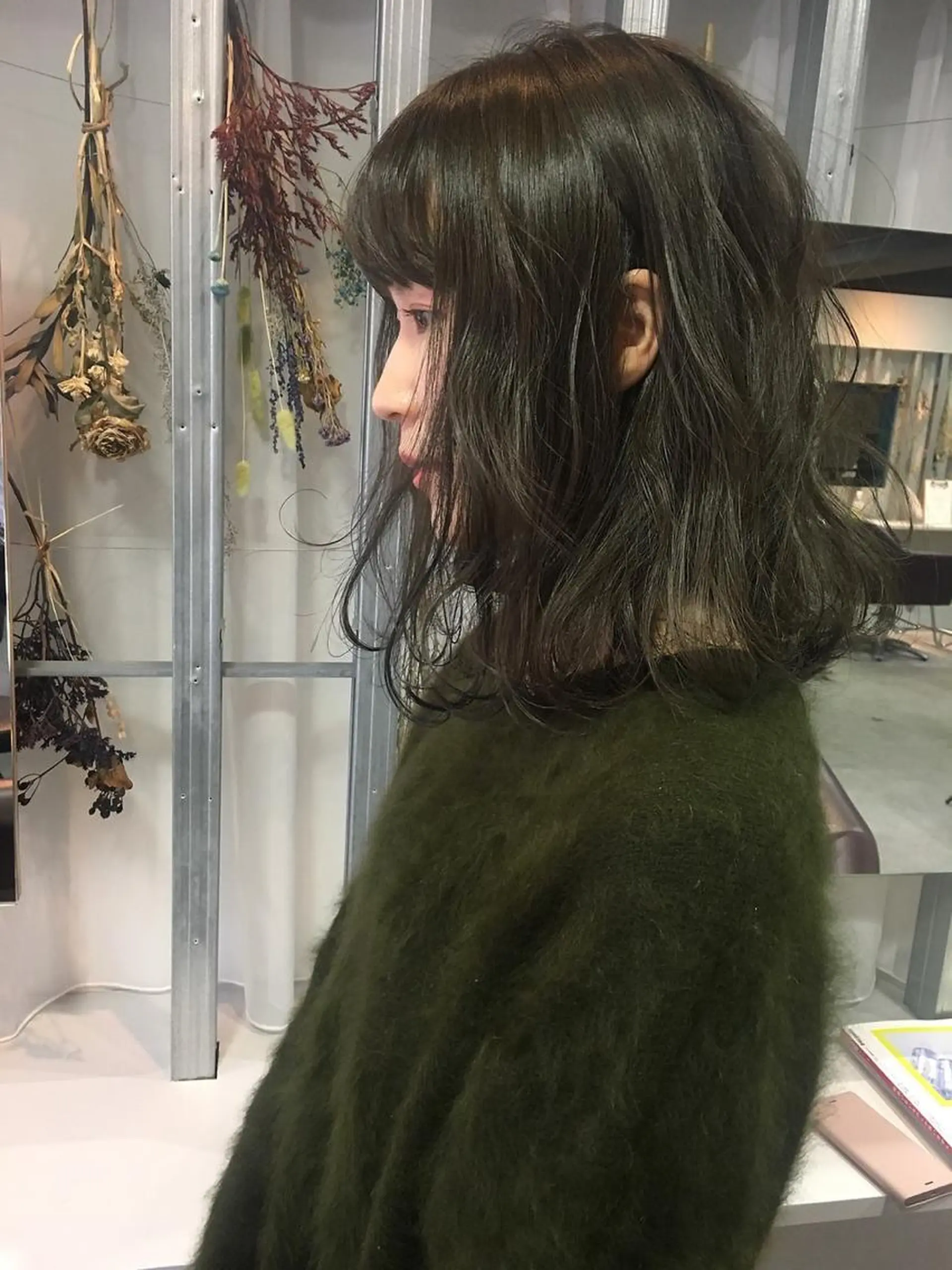 セミロング カラー シガ ミクトのヘアスタイル