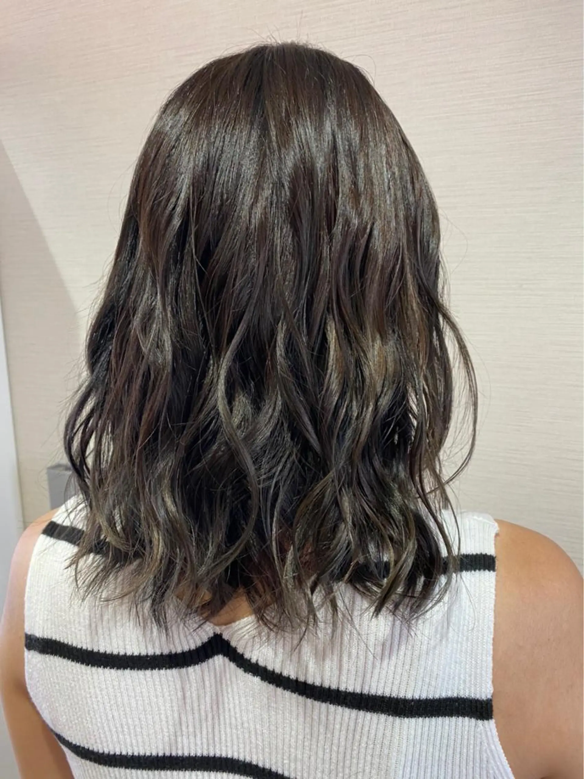 ミディアム カラー 蓮見  友里のヘアスタイル