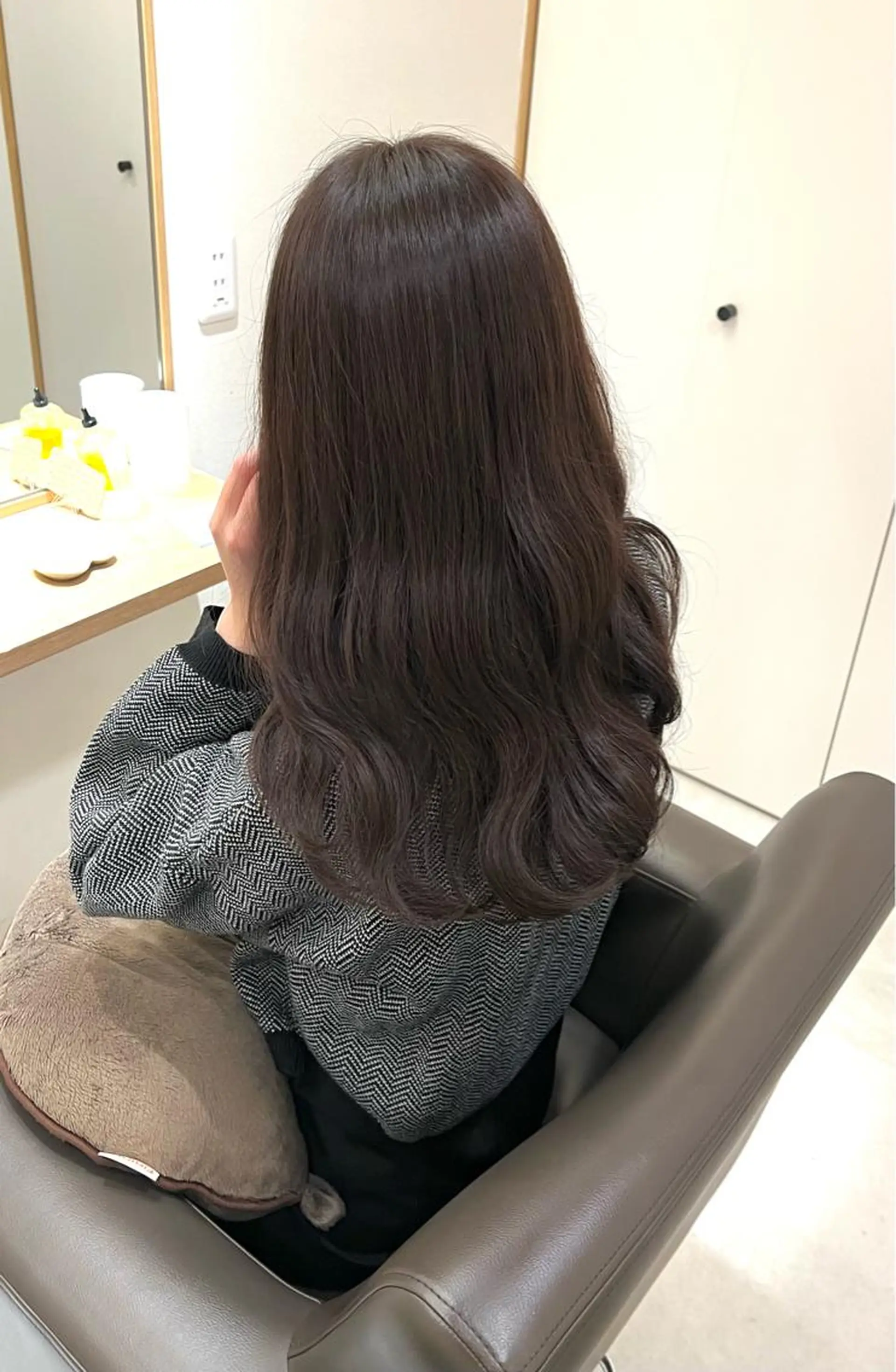 ロング カラー 透明感カラー グレージュ ヘアカラー 今田 飛奈のヘアスタイル