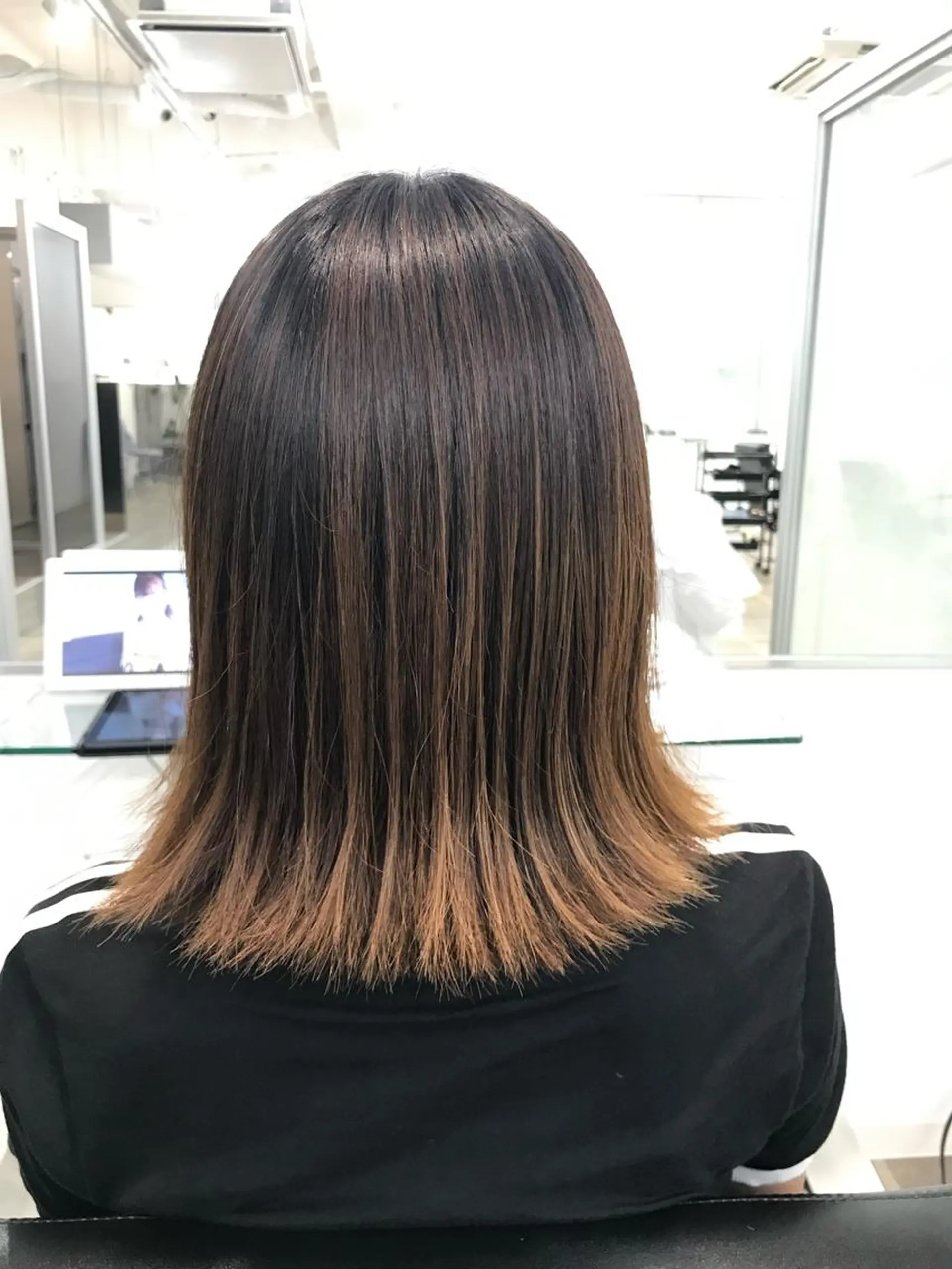 ミディアム tomo MiND HAiRのヘアスタイル