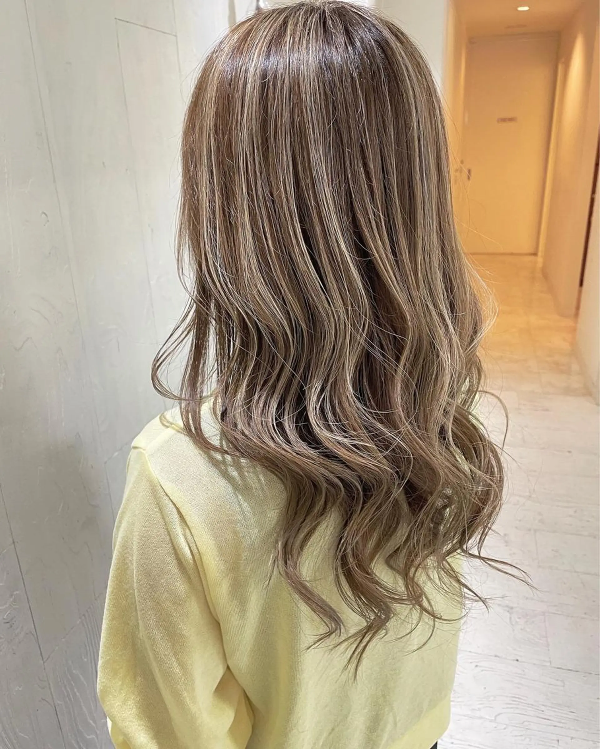 ロング カラー アッシュ ベージュカラー ミルキーベージュ 外国人風カラー レイヤーカット ヘアカラー トリートメント 河合秀明/ショート /ボブ/レイヤーのヘアスタイル