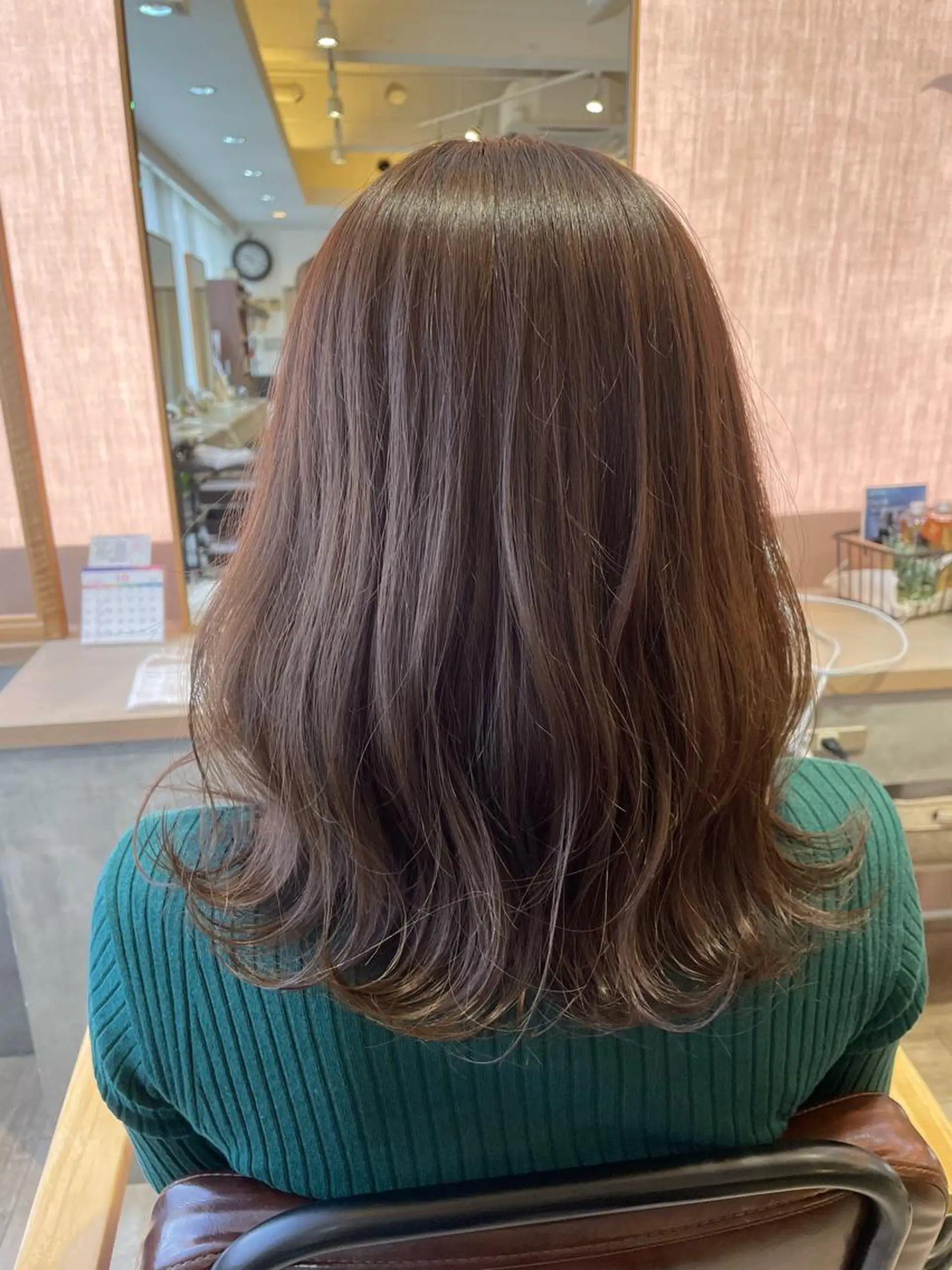 セミロング カラー ブリーチ 透明感カラー グレージュ オリーブグレージュ オリーブグレー 奥野 紗弓のヘアスタイル