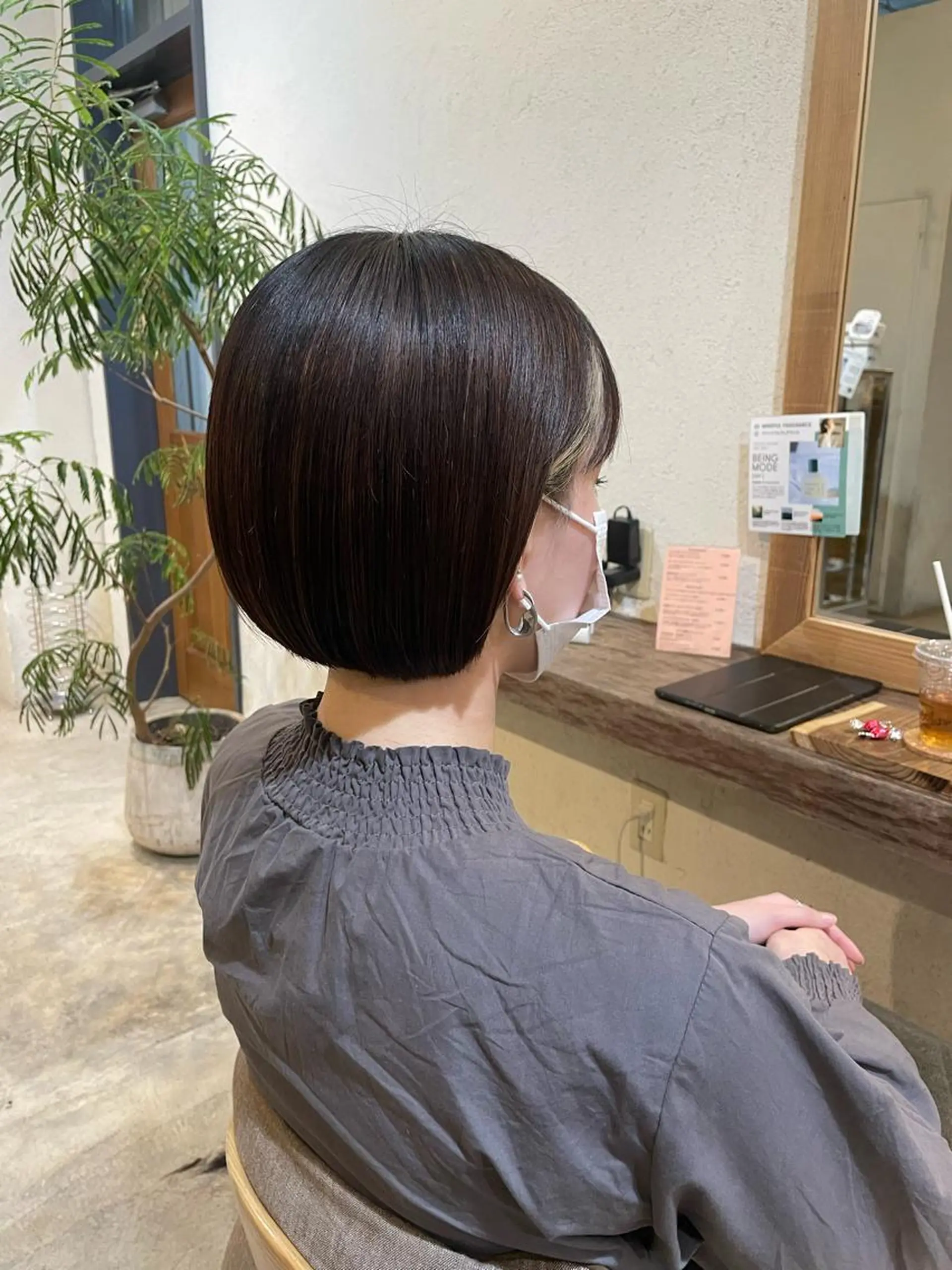 ショート カラー パーマ ボブ Takanishi くすみベージュカラーのヘアスタイル