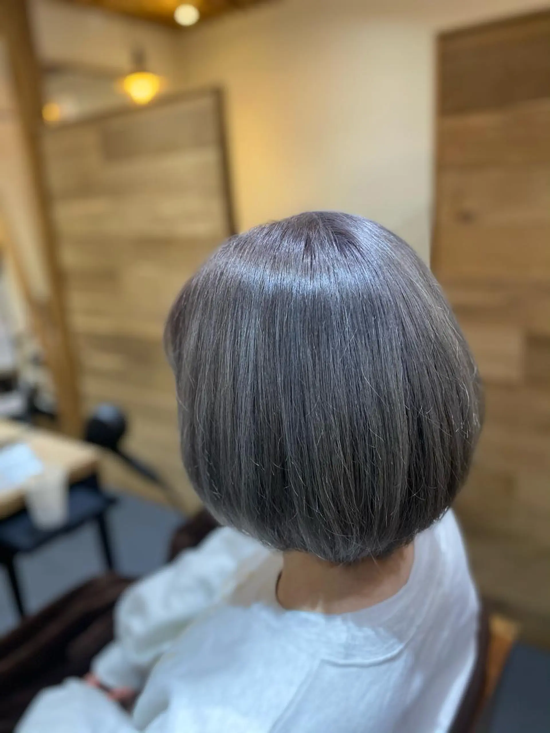 ショート カラー グレージュ ハラ ルイスのヘアスタイル