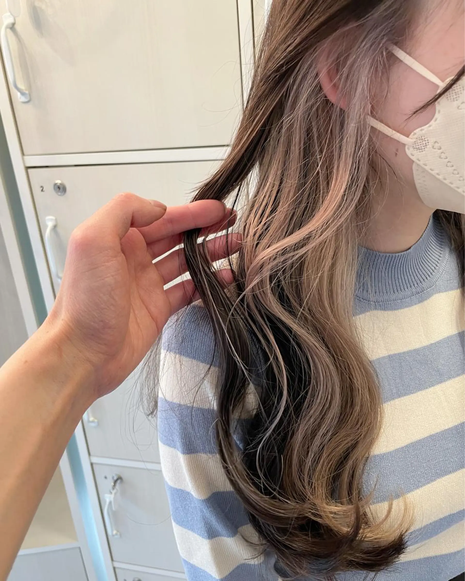 ロング カラー ベージュカラー 透明感カラー インナーカラー ミルクティーベージュ 溝口 恭章のヘアスタイル