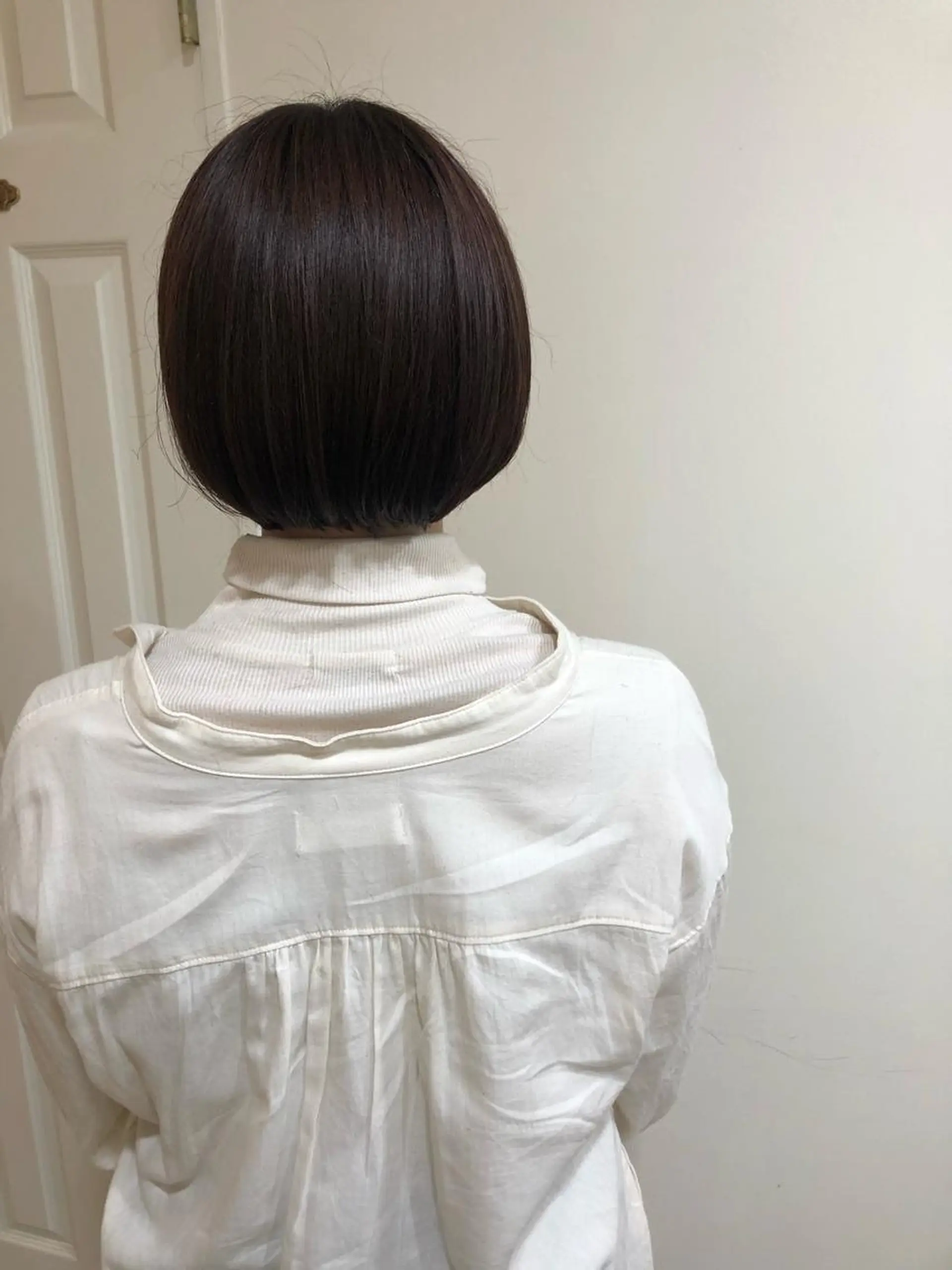 ショート カラー MIOベージュカラー 柔らかいカラーのヘアスタイル