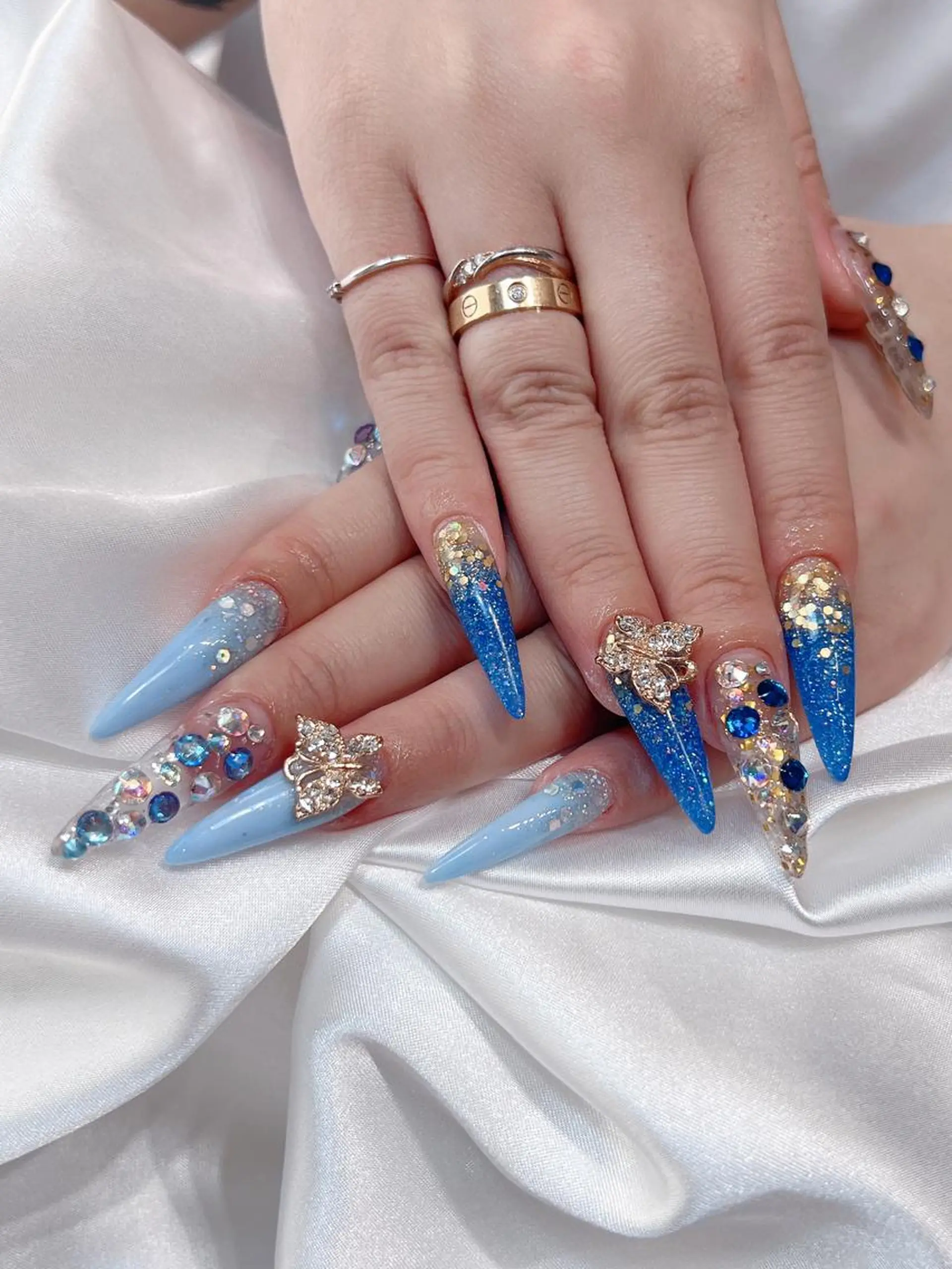 ネイル ブルー スカルプネイル ハンドネイル bijou nails所属・bijou nails　蓮のネイルデザイン