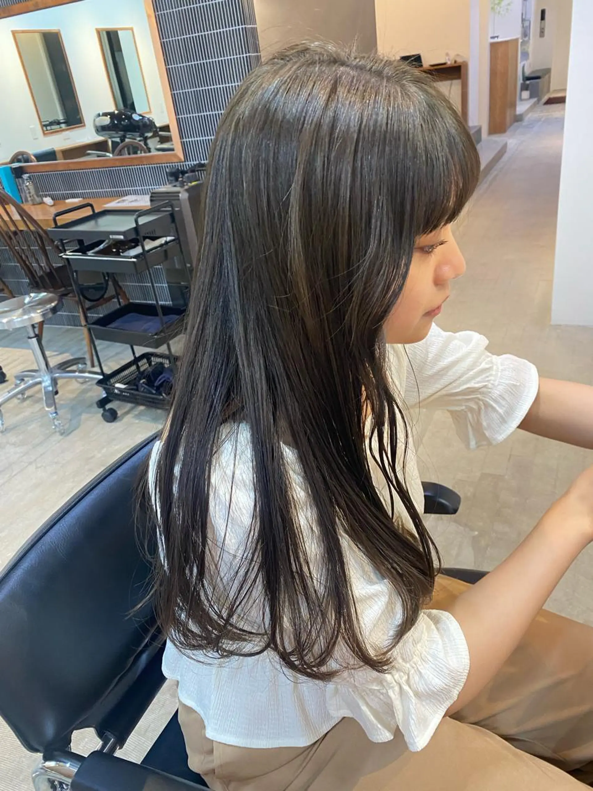 ロング カラー ベージュカラー オリーブベージュ 砂原 ひよりのヘアスタイル