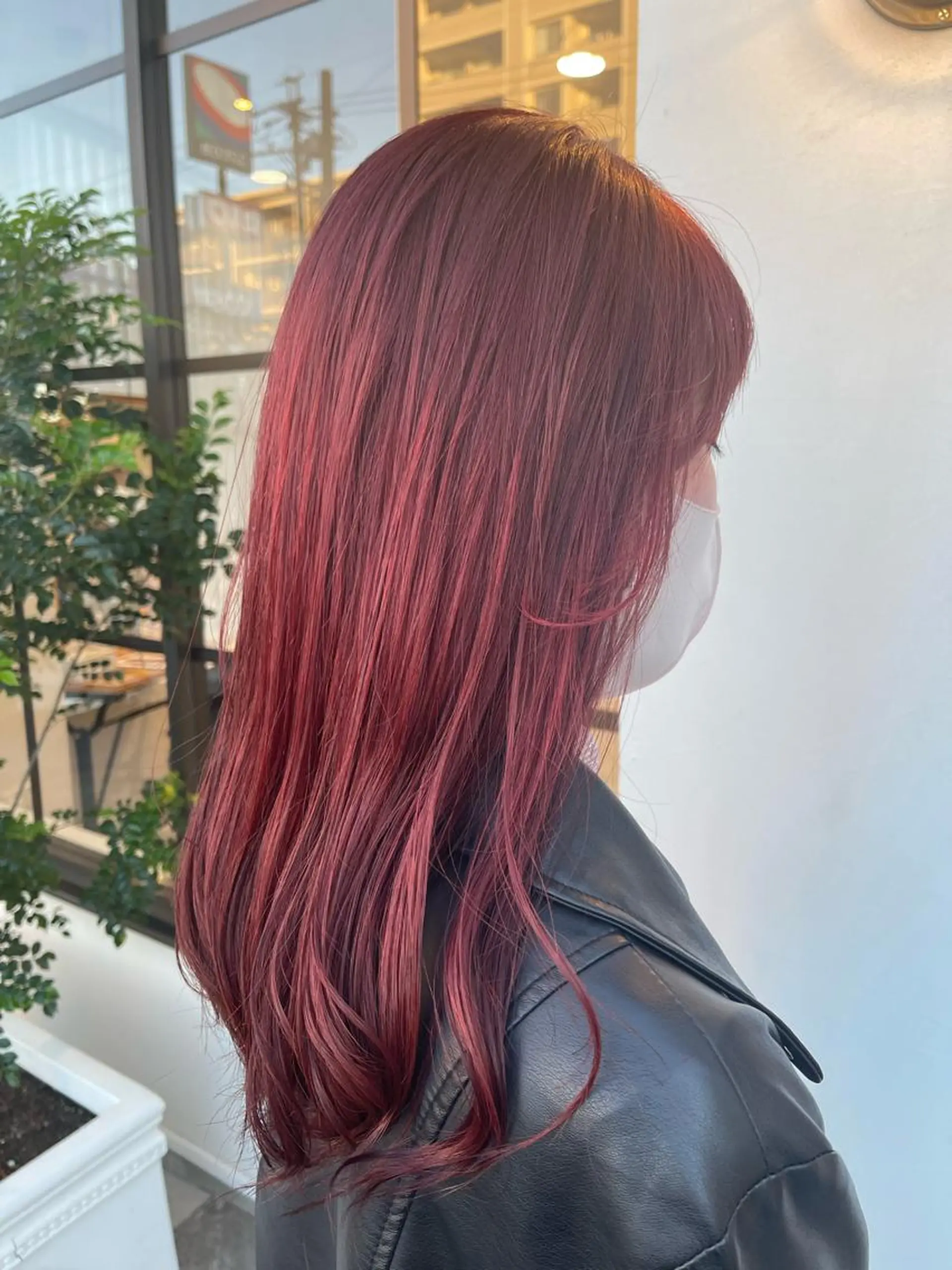 セミロング カラー ブリーチ ピンクカラー レッドカラー 由比藤理子 ブリーチカラー🌈のヘアスタイル