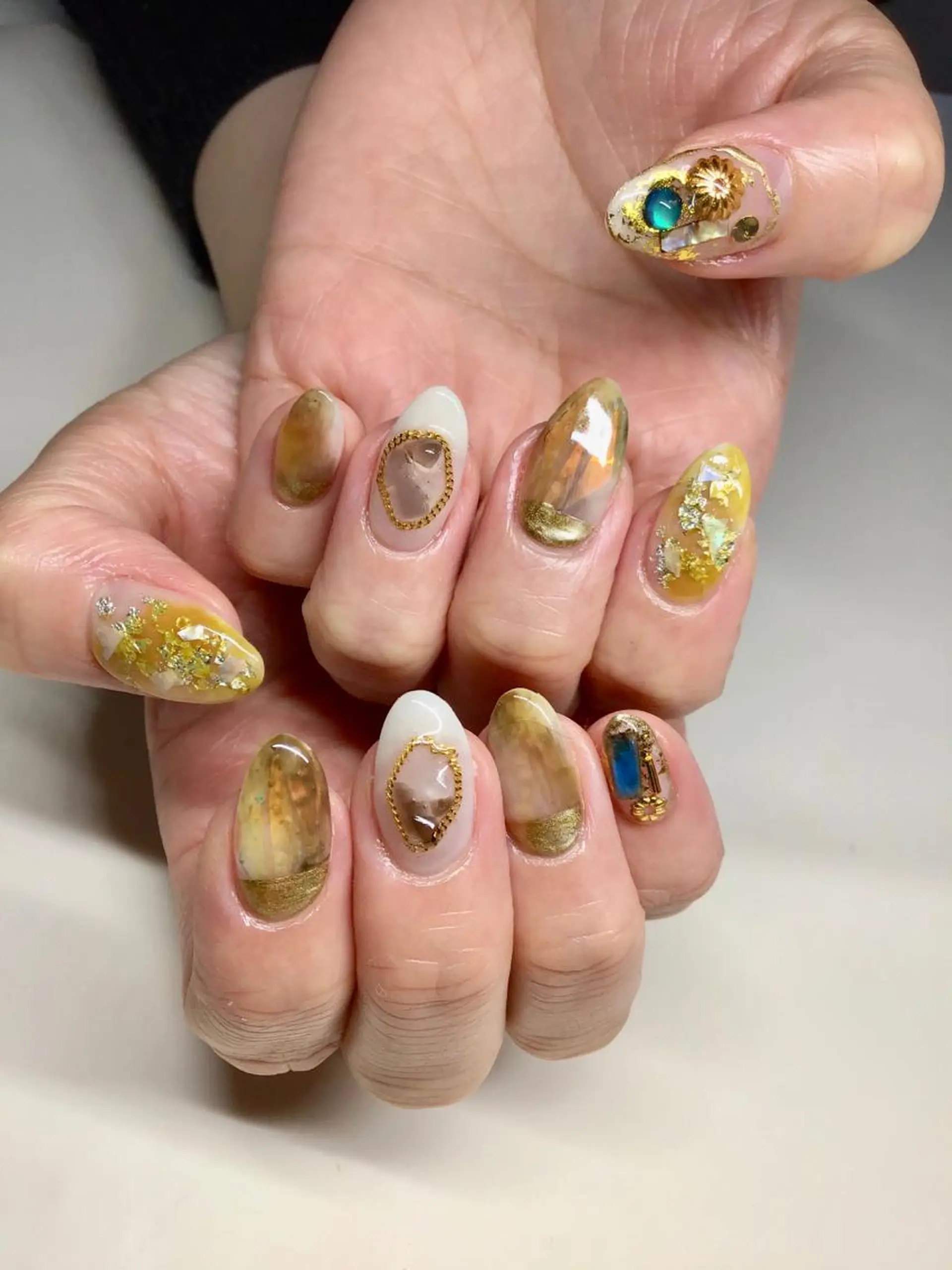 ショート カラー ネイル マツエク・マツパ 福田 加奈のネイルデザイン