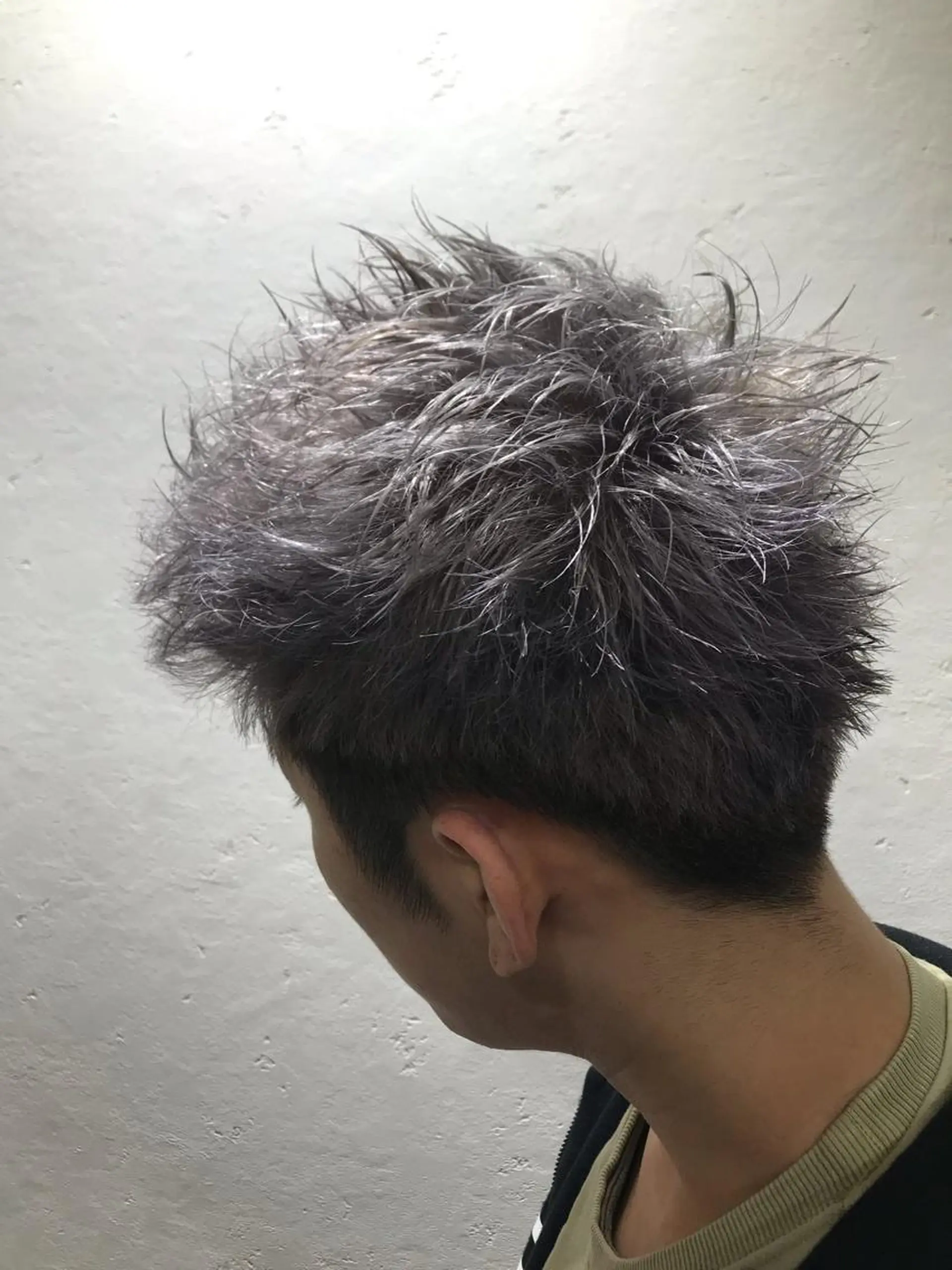 カラー ブリーチ シルバー バイオレットカラー ヘアカラー 似合わせ/ブリーチ カラー.岡田友仁のヘアスタイル