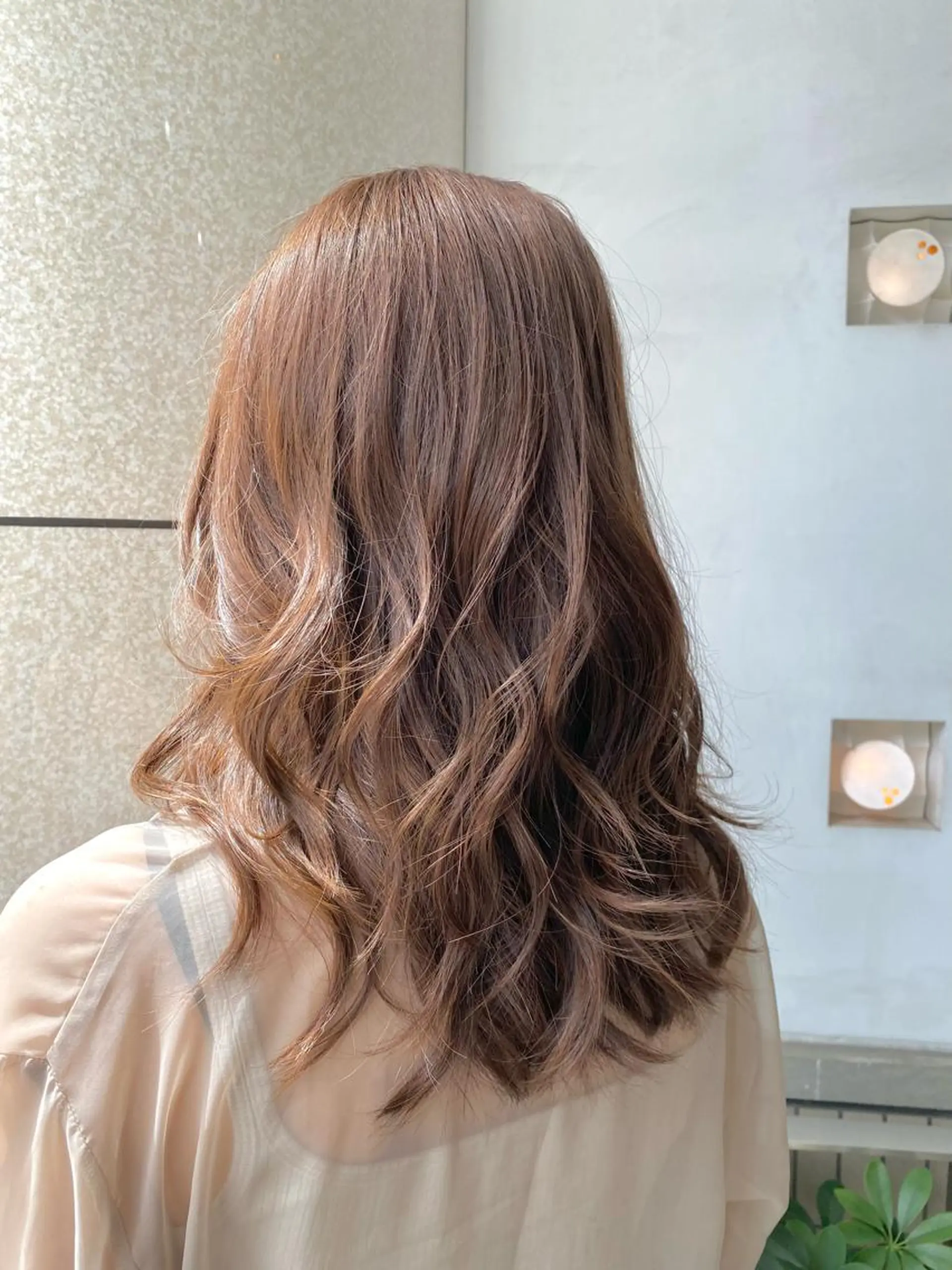 セミロング カラー ベージュカラー ミルクティーベージュ 髪質改善 レイヤーカット 似合わせカット 統括マネージャー/ 髪のドクター/前原悟のヘアスタイル