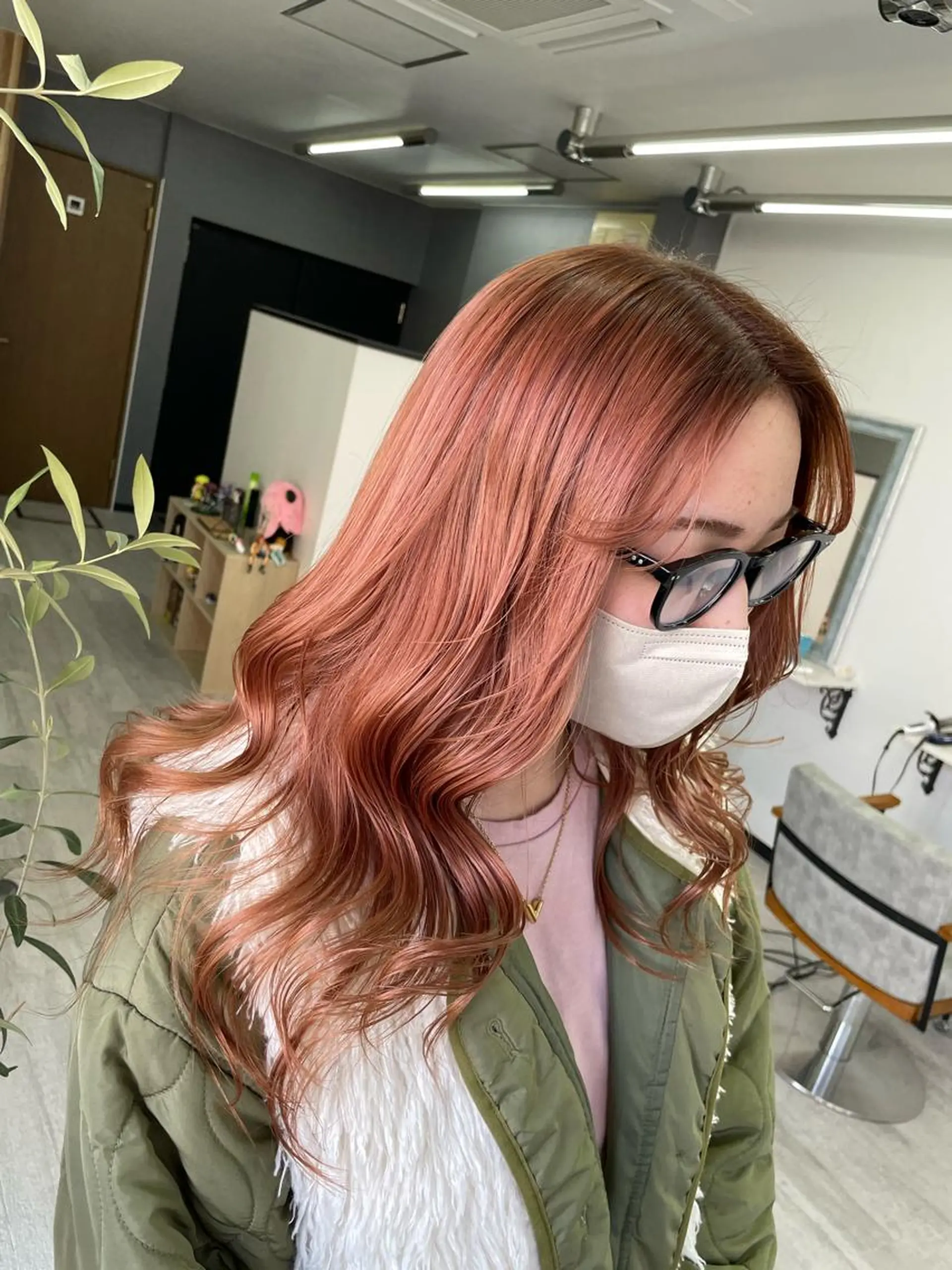 カラー ベージュカラー ブリーチ オレンジ ピンクカラー ピンクベージュ オノ アカネのヘアスタイル