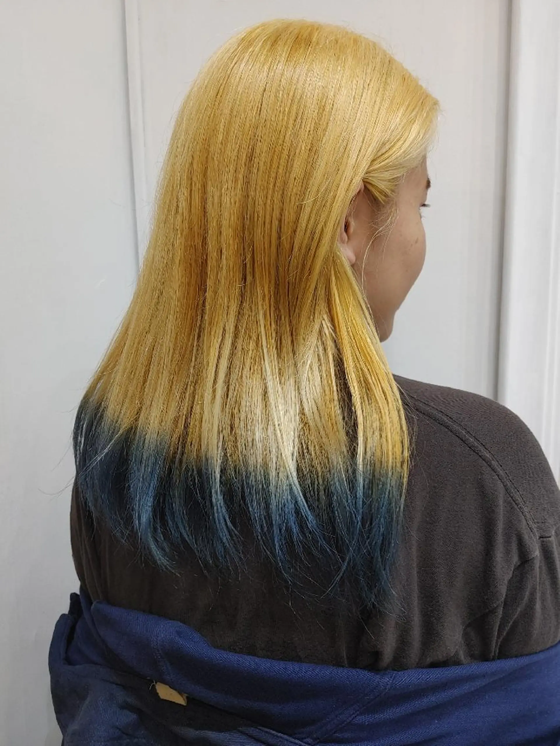 カラー セミロング ブリーチ 抜きっぱなしブロンド ブロンド ブルーカラー ヘアカラー 渋谷隠れ家サロン🌿 河原志帆のヘアスタイル