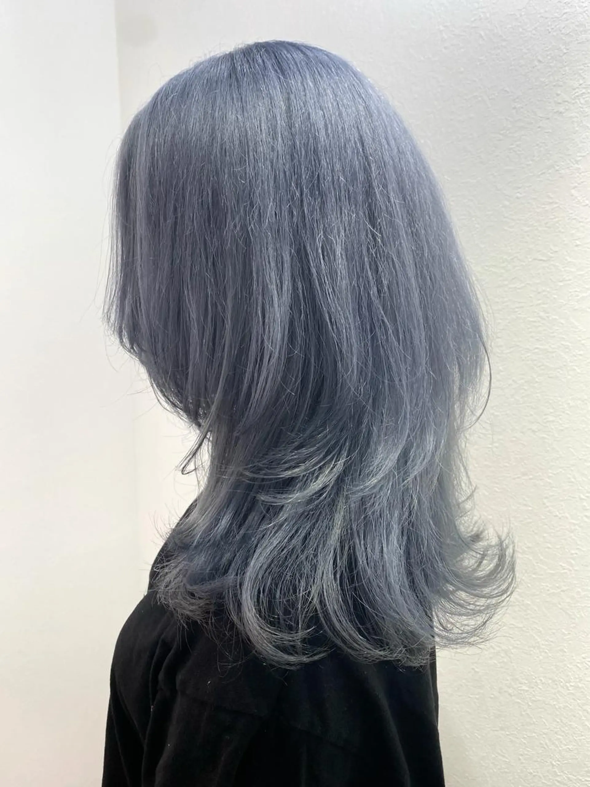 ロング カラー ブルーカラー デザインカラー ハイトーンカラー シルバー 遠藤沙也加 /レイヤーカットのヘアスタイル