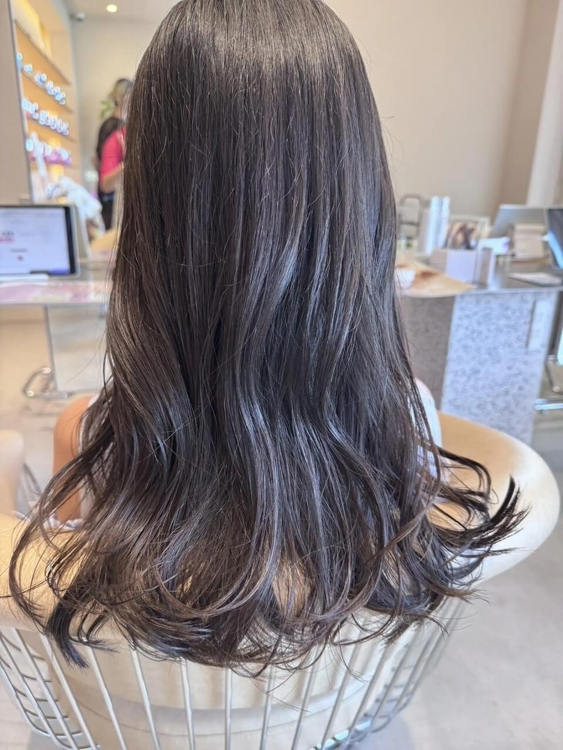 セミロング カラー ヘアカラー トリートメント ✨艶カラー・ストレー ト✨Lissのヘアスタイル