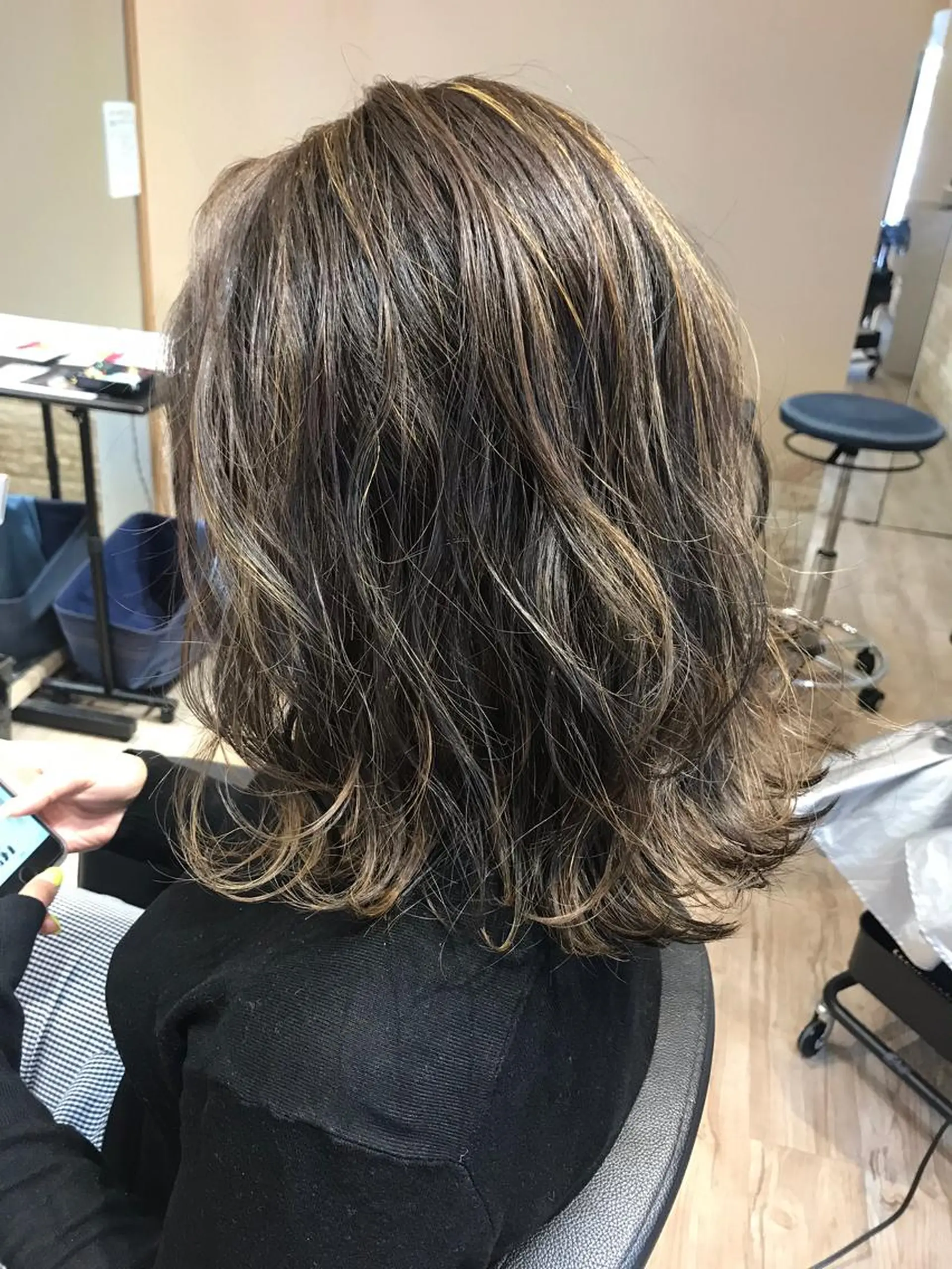 ミディアム カラー ハイライトカラー ハイライト ヘアカラー 大久保 隆蔵のヘアスタイル