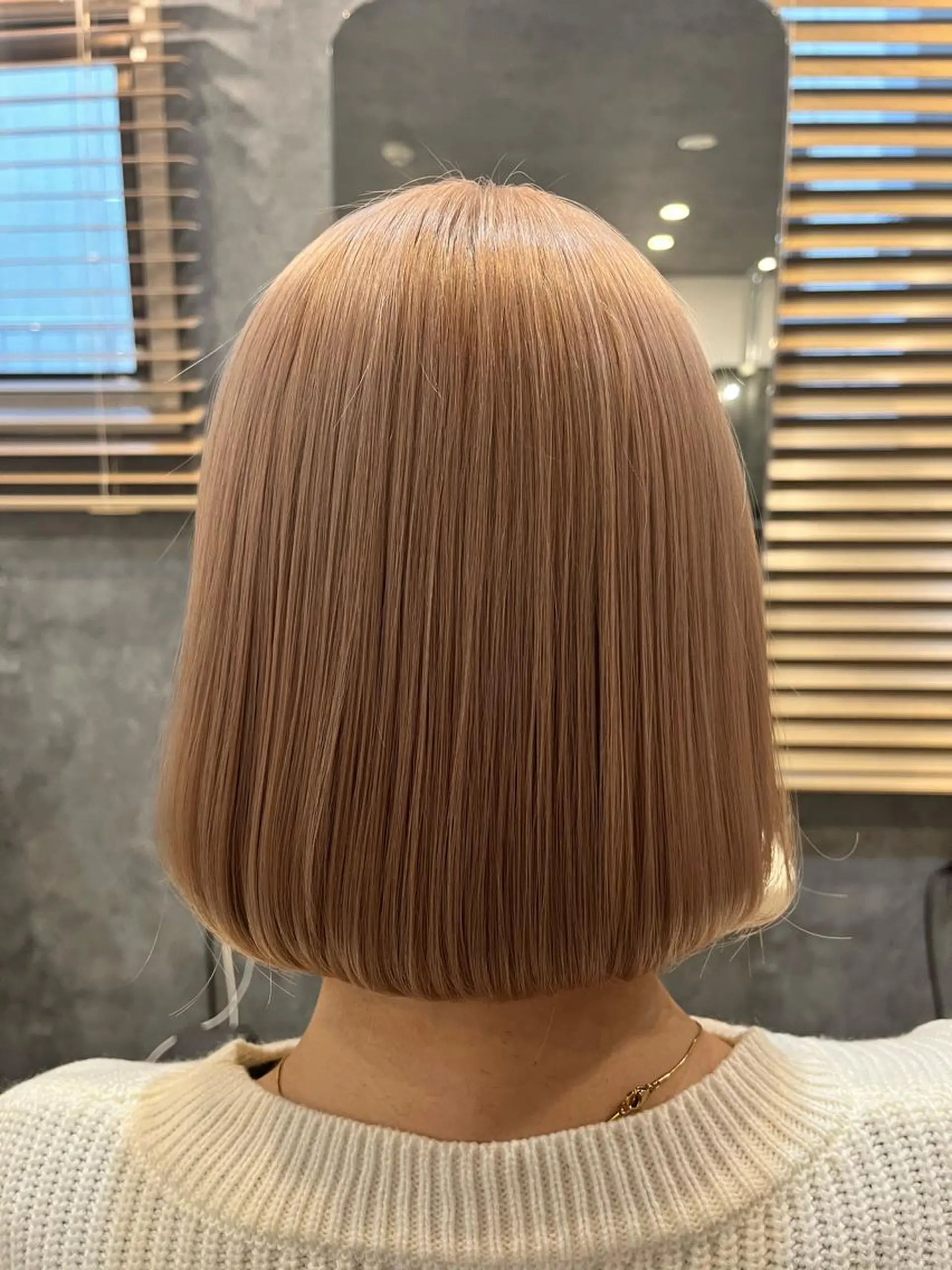 ショート カラー ベージュカラー ホワイトベージュ 小松崎 友宏のヘアスタイル