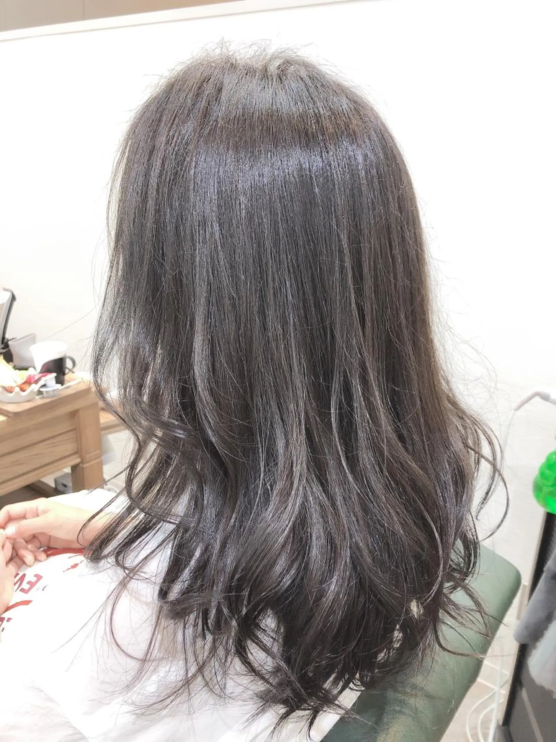 ミディアム カラー アッシュ デザインカラー ハイライトカラー ラベンダーカラー ラベンダーアッシュ カット ヘアカラー トリートメント 菊池 貢平のヘアスタイル