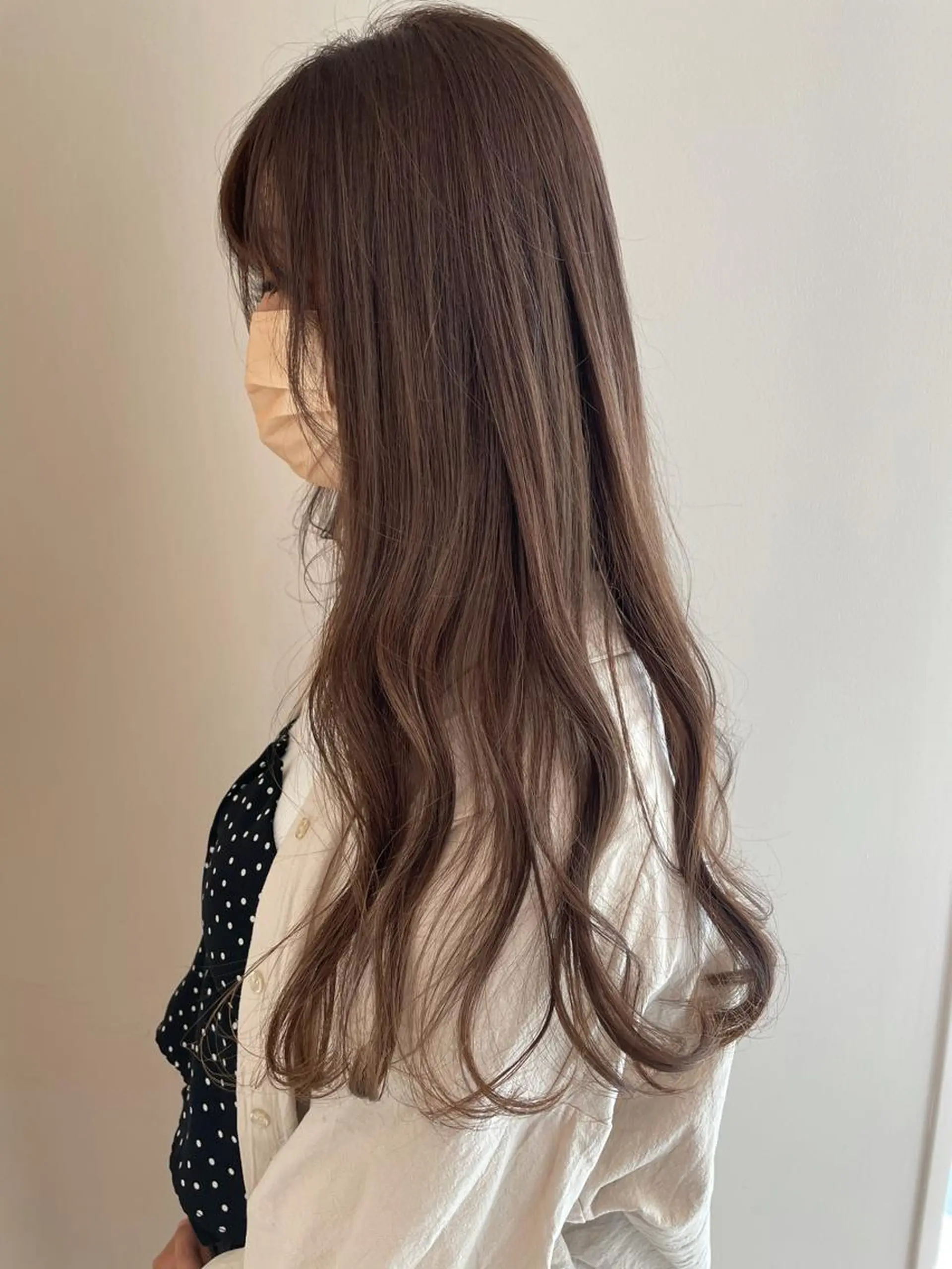 ロング カラー ヘアカラー トリートメント 顔まわりカット✄ ベージュカラー🧸のヘアスタイル