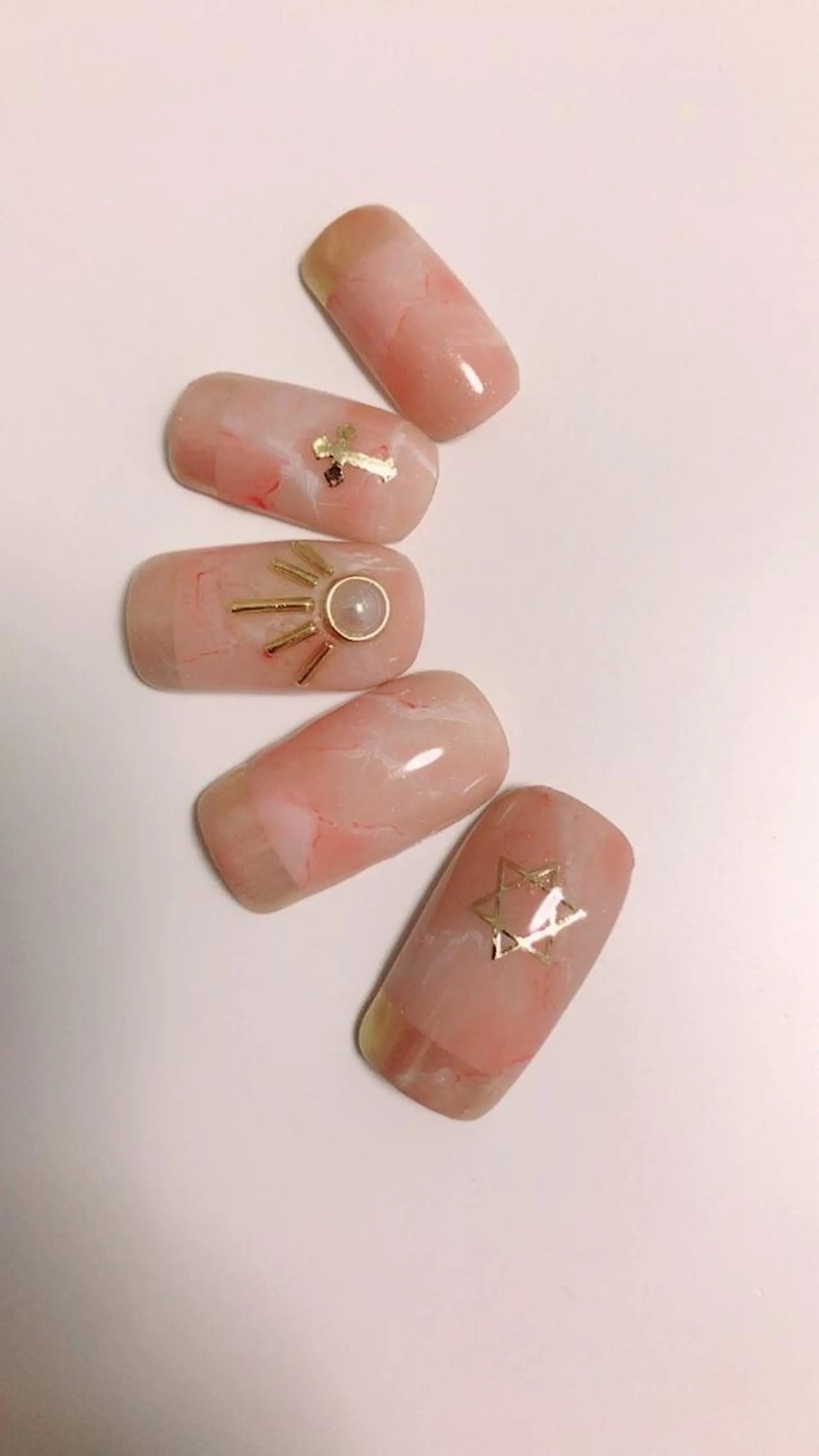 ネイル patou 烏丸所属・レイヤーカット 早崎太生のヘアスタイル