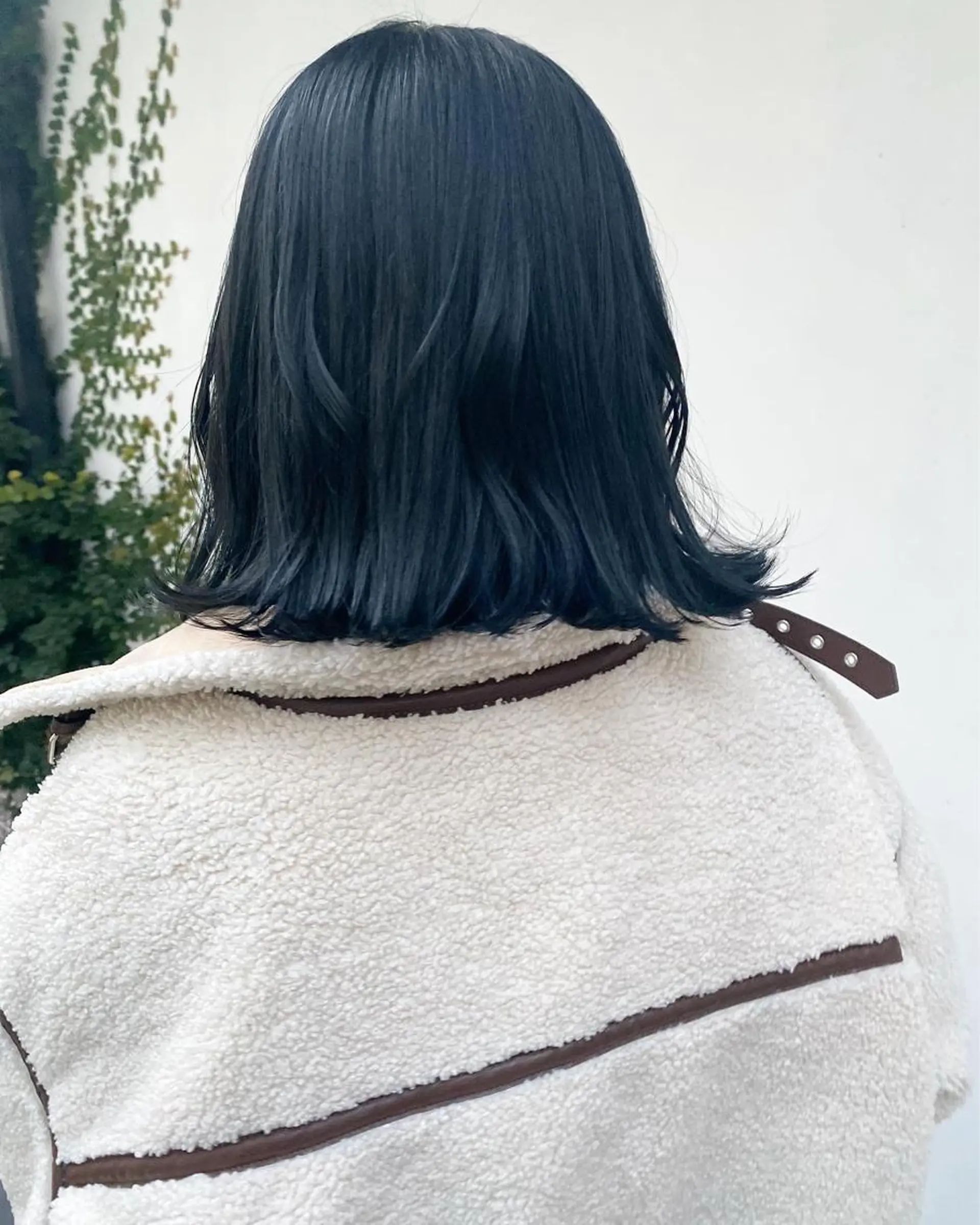 ショート カラー 黒髪 ブルーカラー ブルーブラック tonari 梅田、中崎町のヘアスタイル