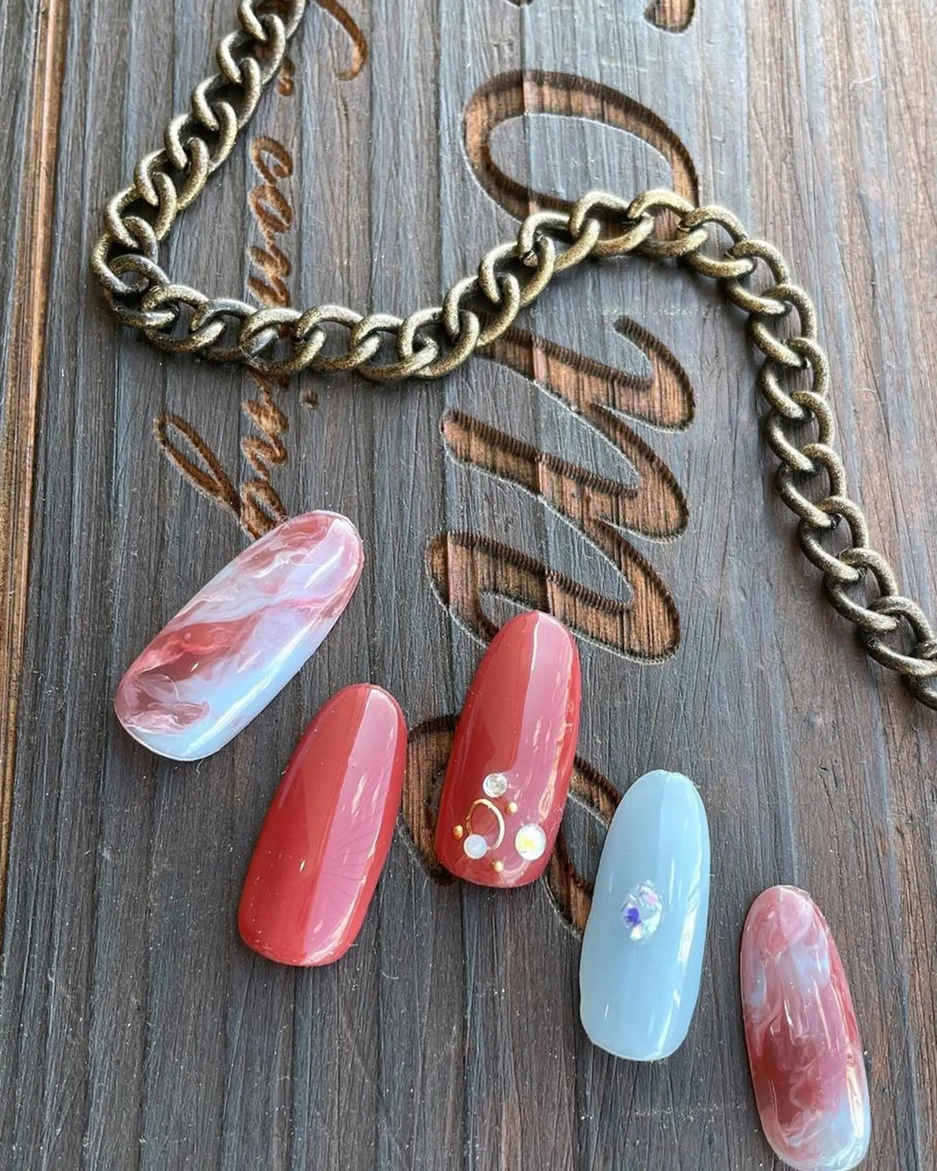 ネイル マツエク・マツパ まつげパーマ ボリュームラッシュ ジェルネイル ニュアンスネイル パラジェル 髙橋 敦子のネイルデザイン