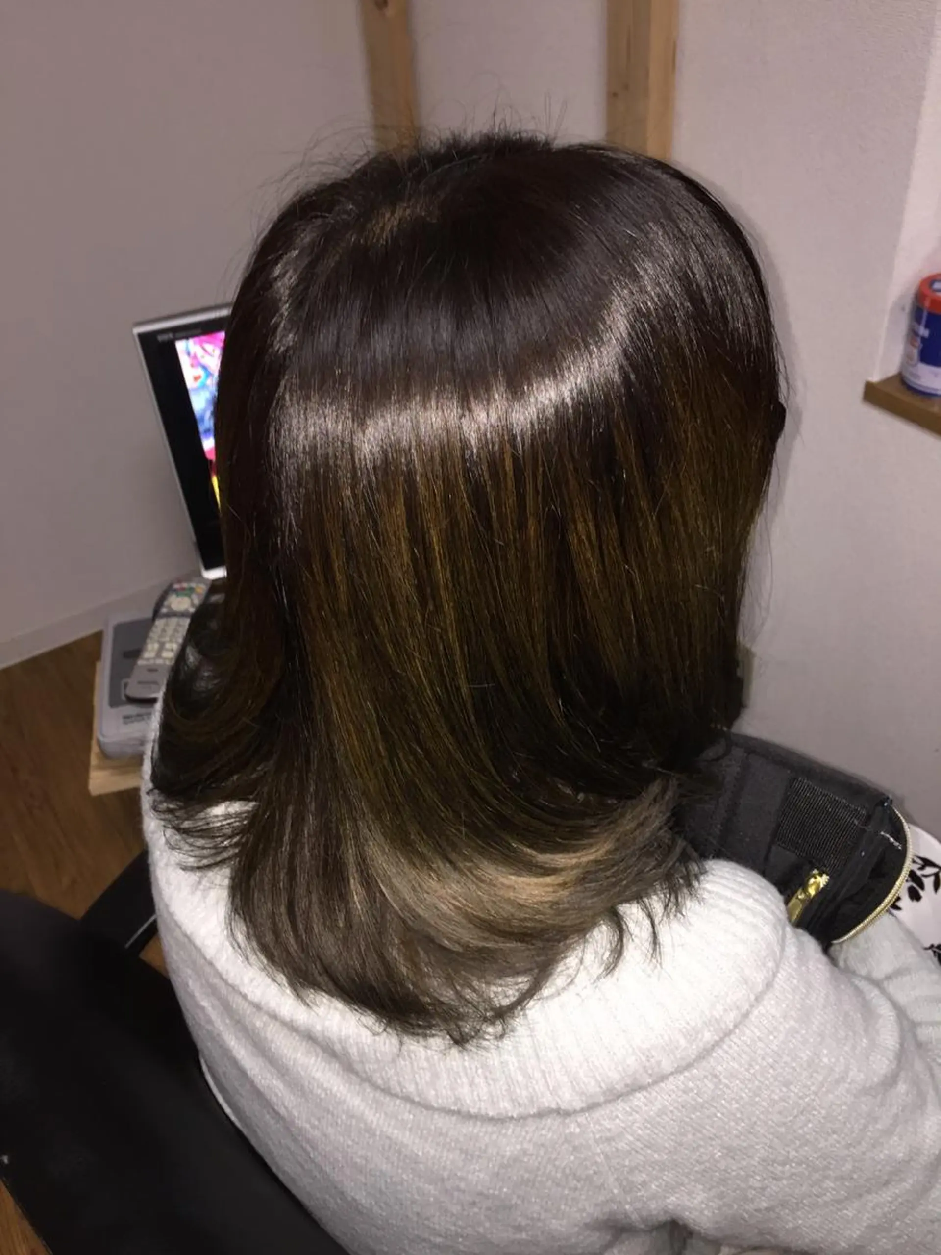 ミディアム カラー アッシュ バレイヤージュ 黒髪 ブリーチ ブラウンカラー じょん 。のヘアスタイル