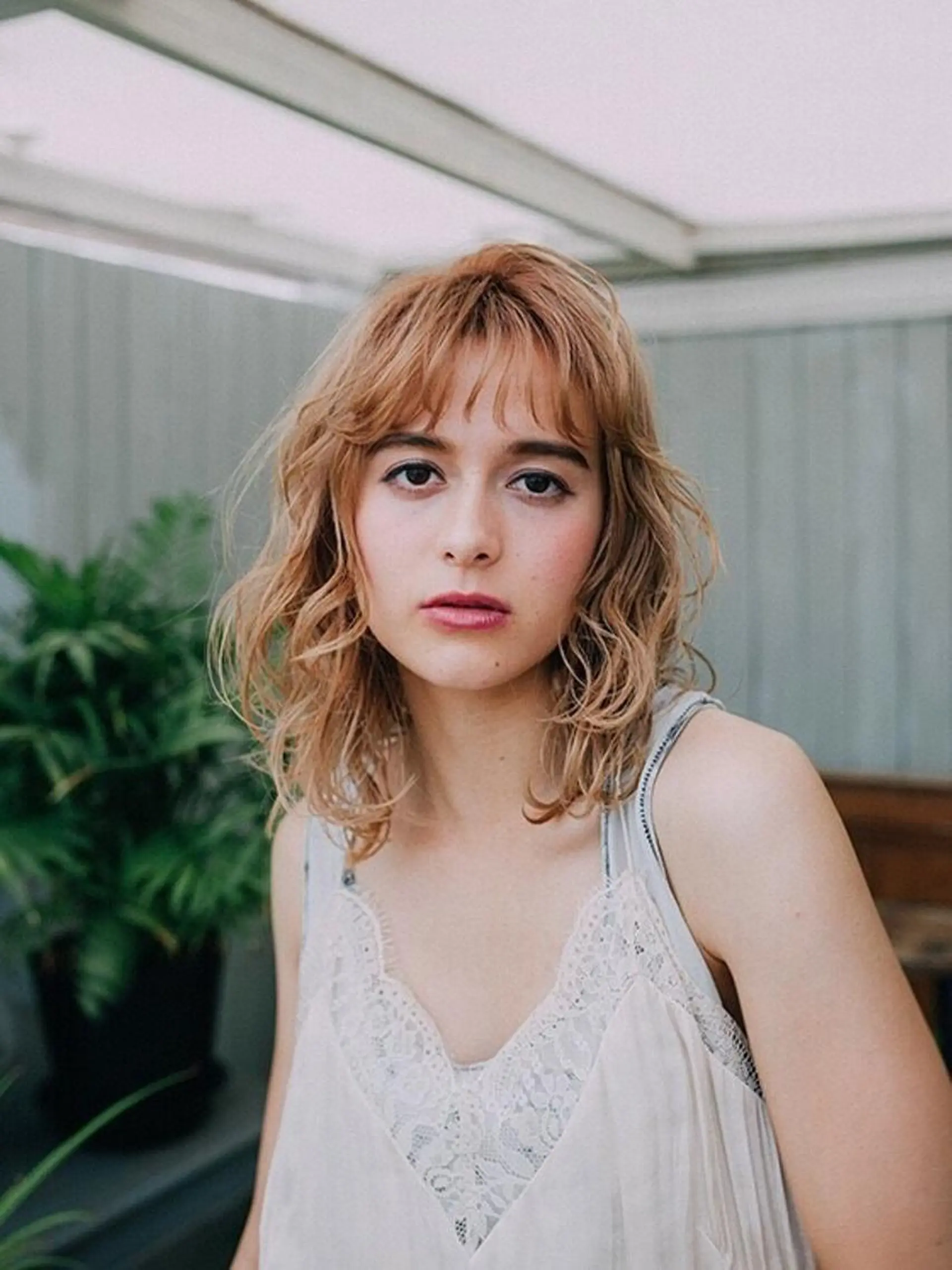 ミディアム カラー パーマ ベージュカラー ミルクティーベージュ カット トリートメント 白髪ぼかしハイライト 柳川拓哉のヘアスタイル