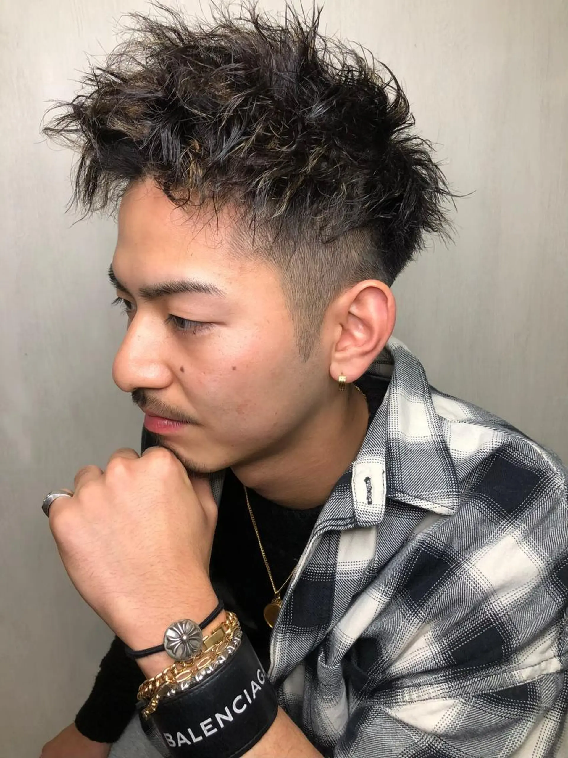 ショート メンズ シールエクステ メンズバレイヤージュ メンズブリーチ メンズハイライト メンズハイトーン 新越谷 西口徒歩1分 寒色カラー 日和佐のヘアスタイル