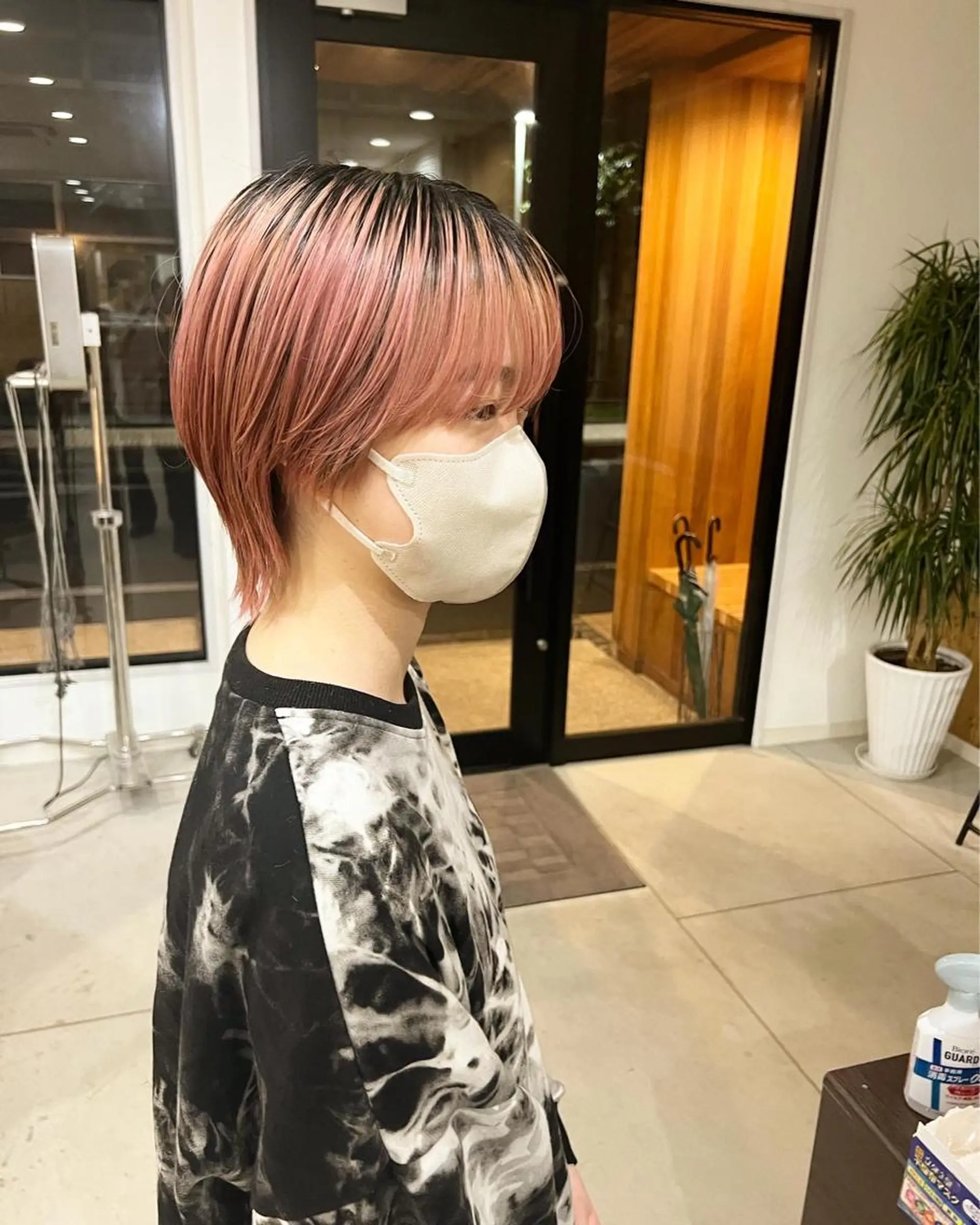 ショート ショートヘア ウルフカット ブリーチカラー よねだまことのヘアスタイル