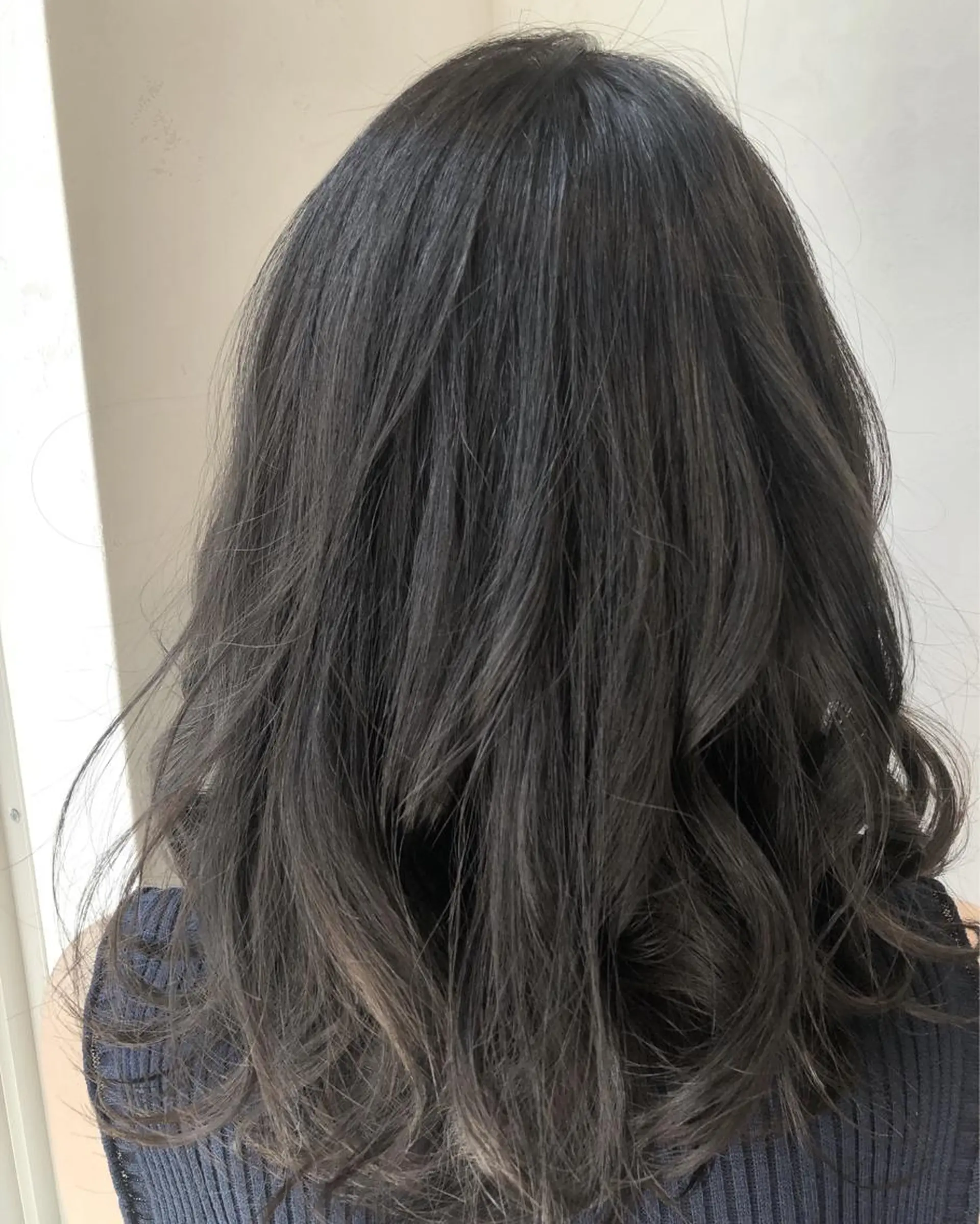 セミロング カラー ブルーカラー ブルージュ TOWA 野村　コウダイのヘアスタイル