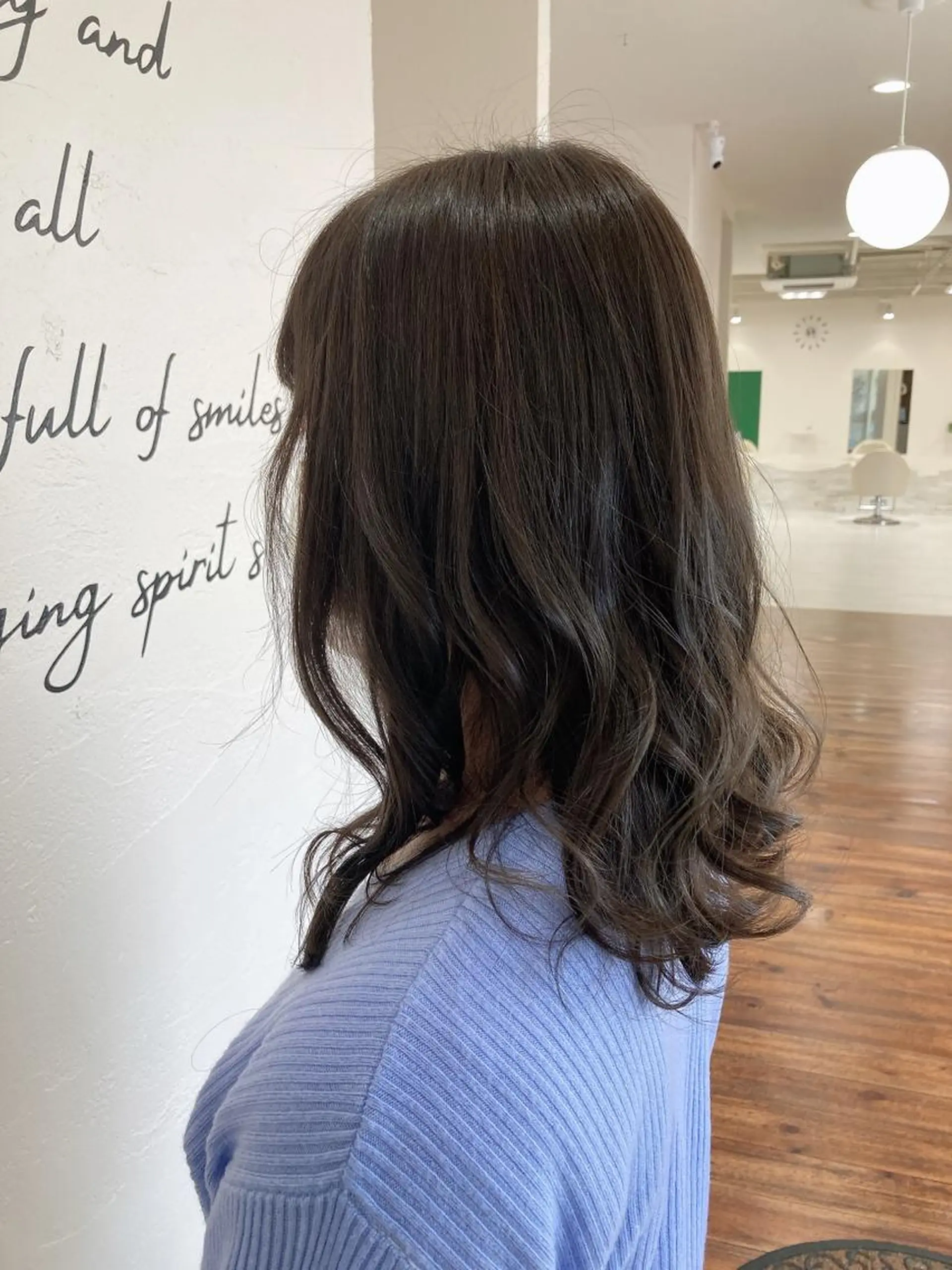 ミディアム カラー グレージュ オリーブグレージュ オリーブグレー 浅岡 のどかのヘアスタイル