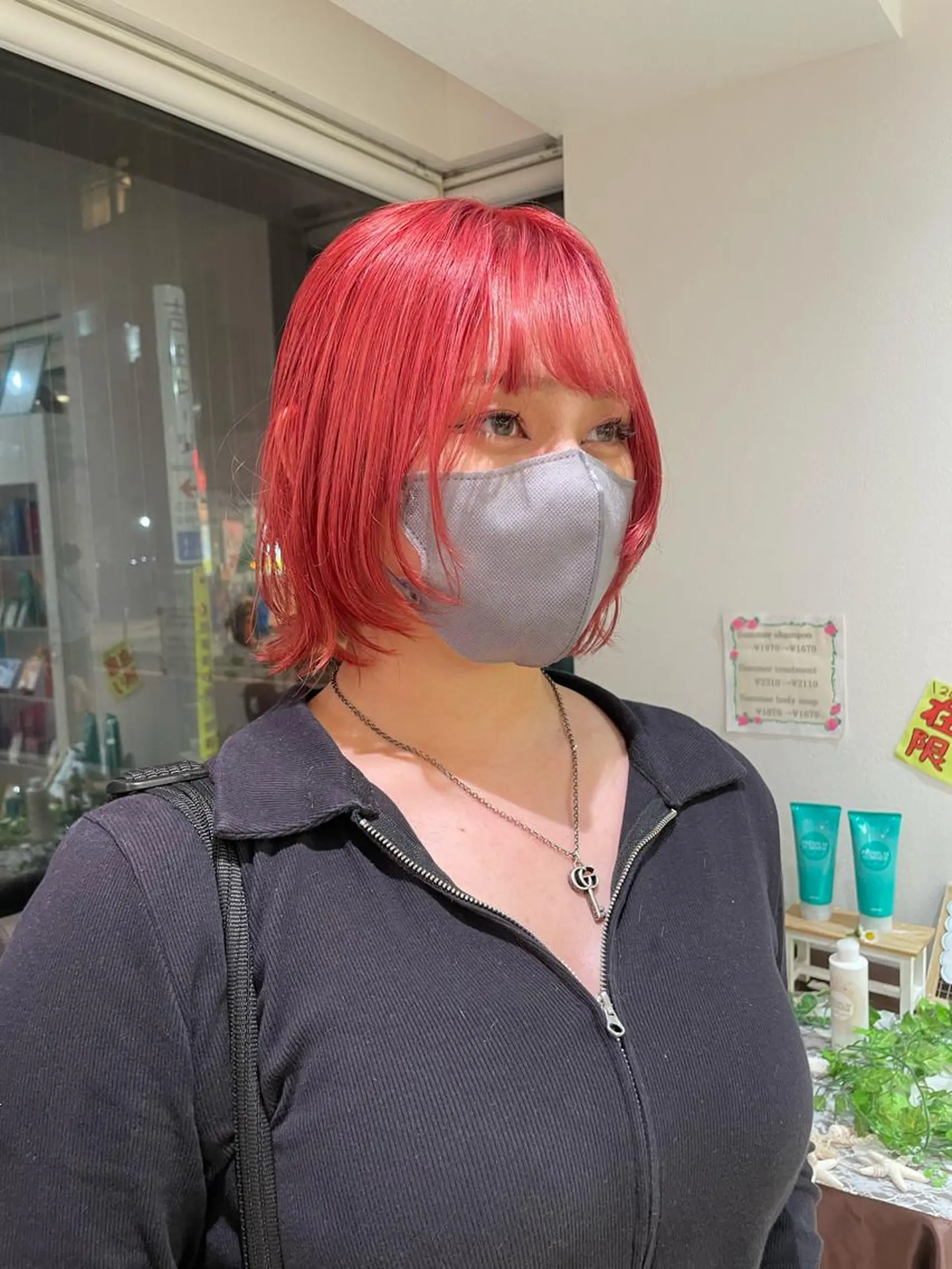 ミディアム カラー 渡部凌我 小顔ウルフ ハイトーンカラーのヘアスタイル