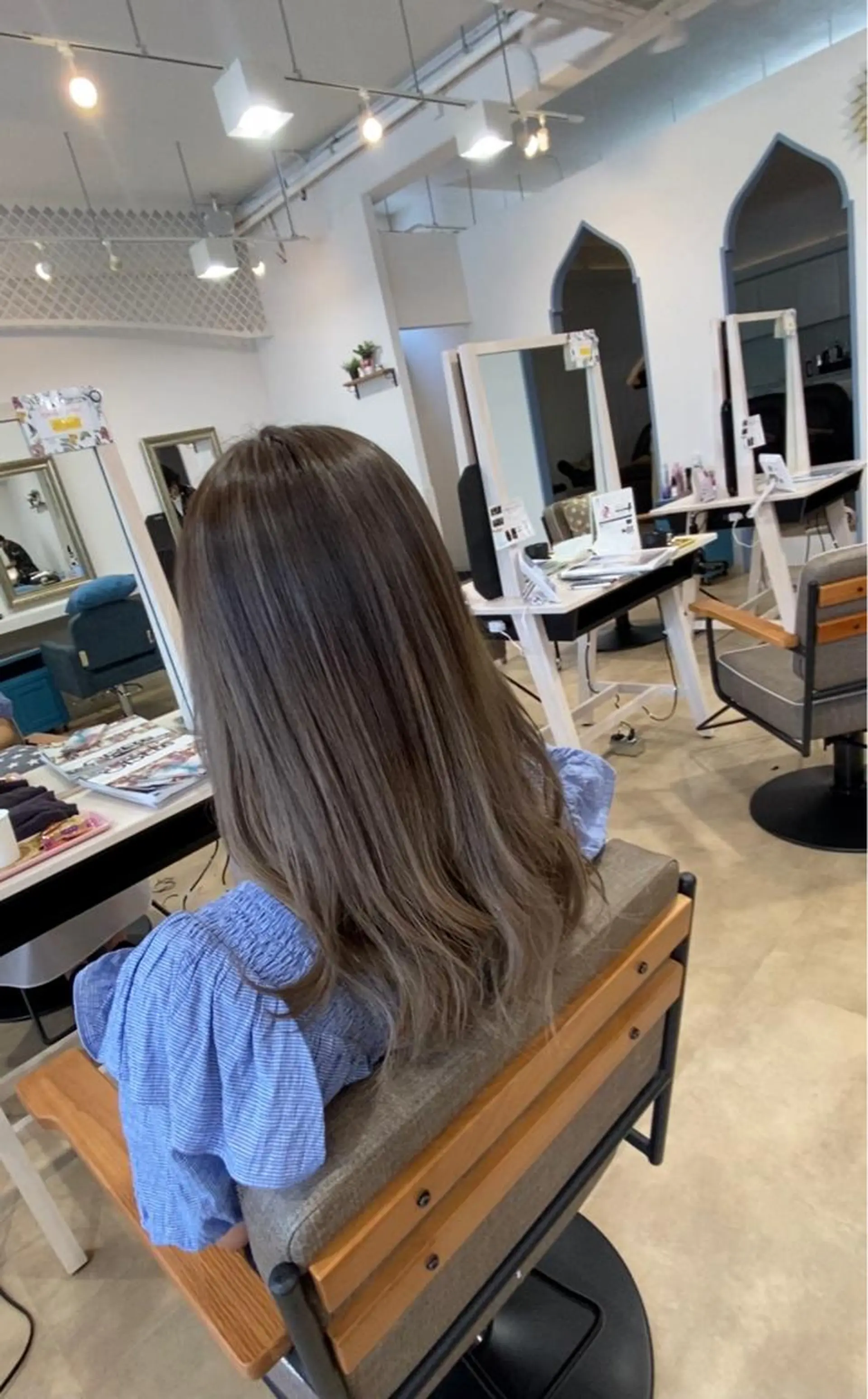 ロング カラー バレイヤージュ レイヤーカット ヘアカラー トリートメント 饒平名 知也のヘアスタイル