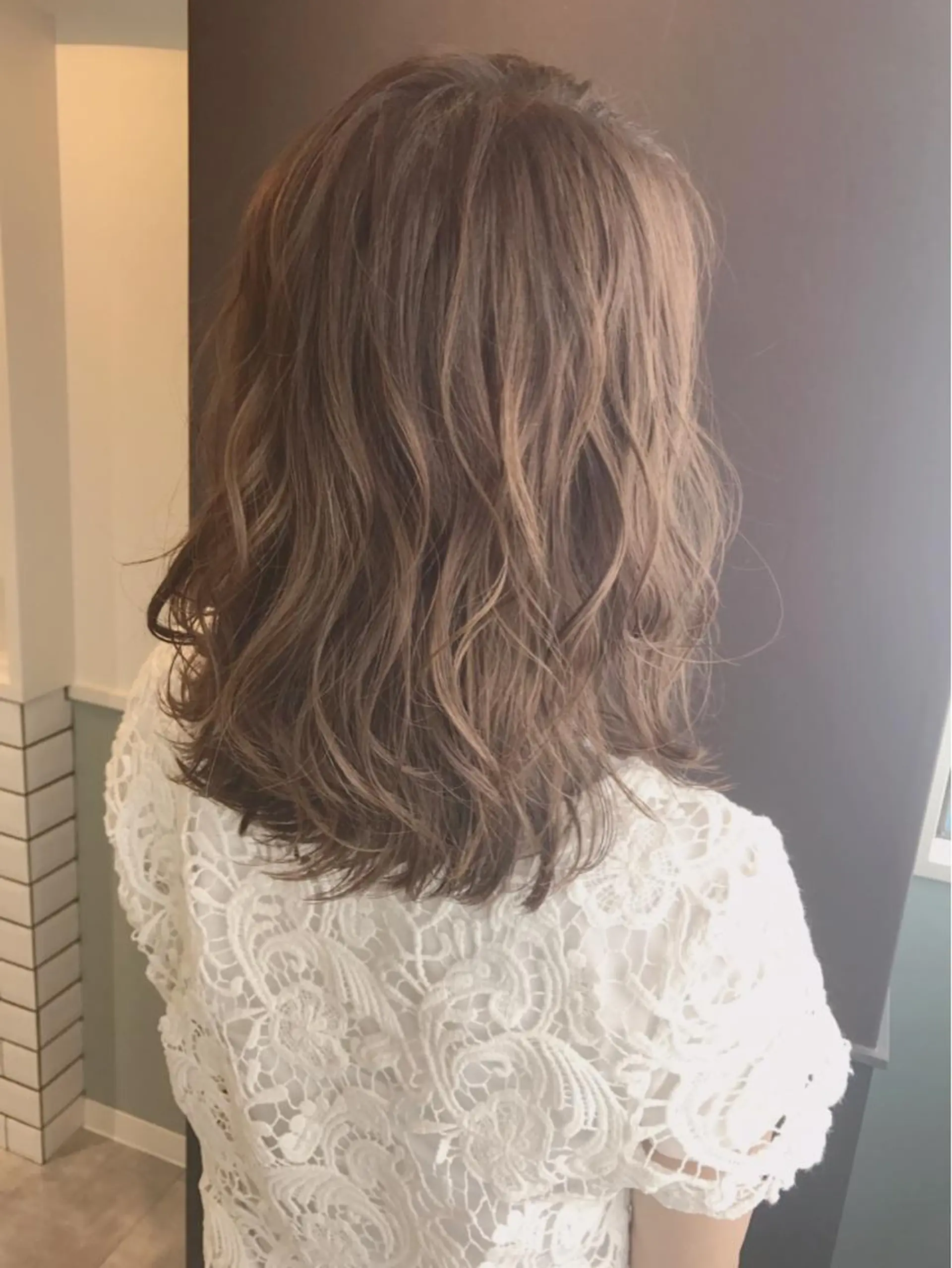 セミロング カラー ヤマナカ エリカのヘアスタイル