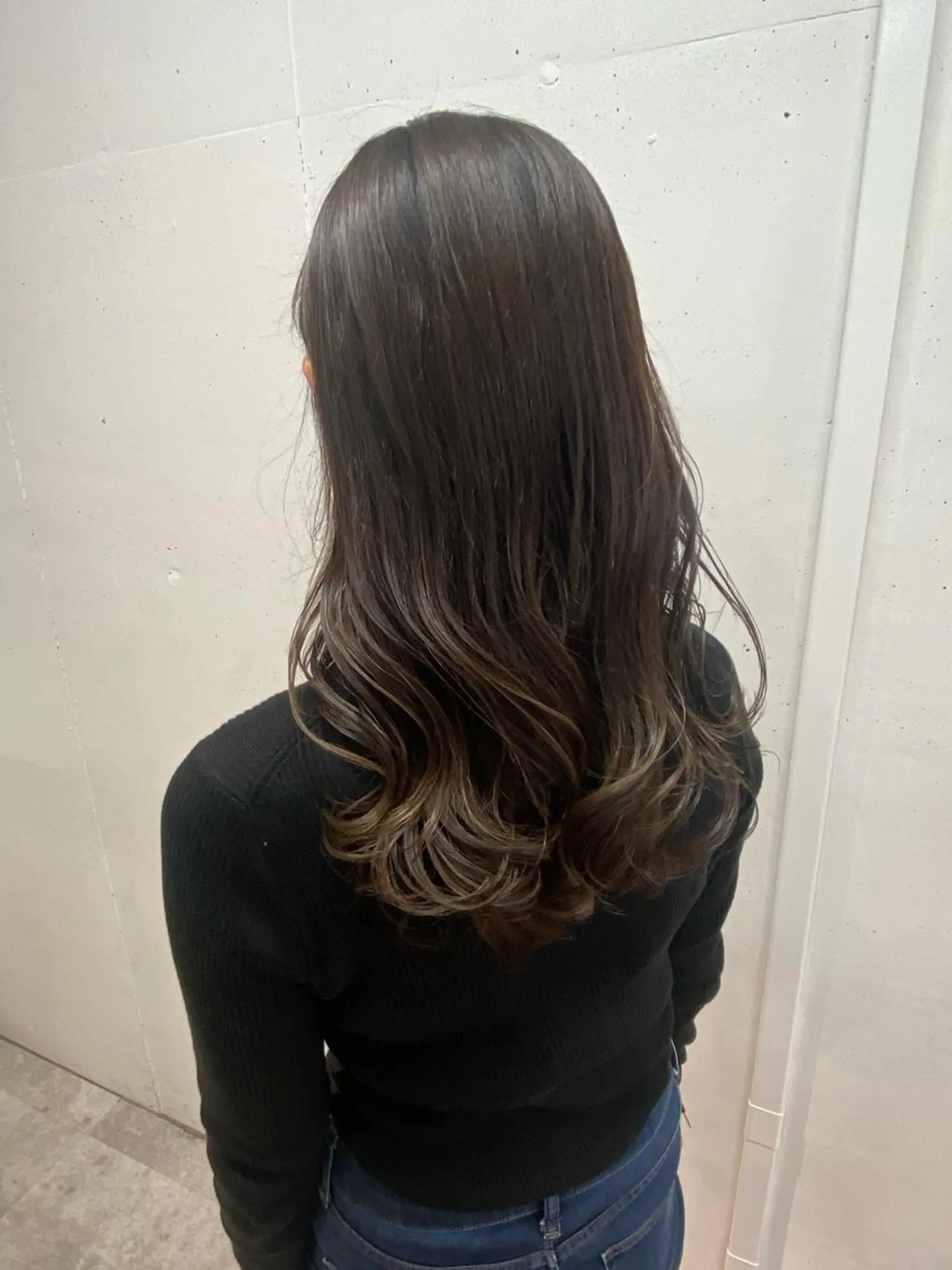 ミディアム カラー ベージュカラー オリーブベージュ レイヤーカット ローレイヤー カット ヘアカラー トリートメント ウルフカット レイヤーカット上柿のヘアスタイル