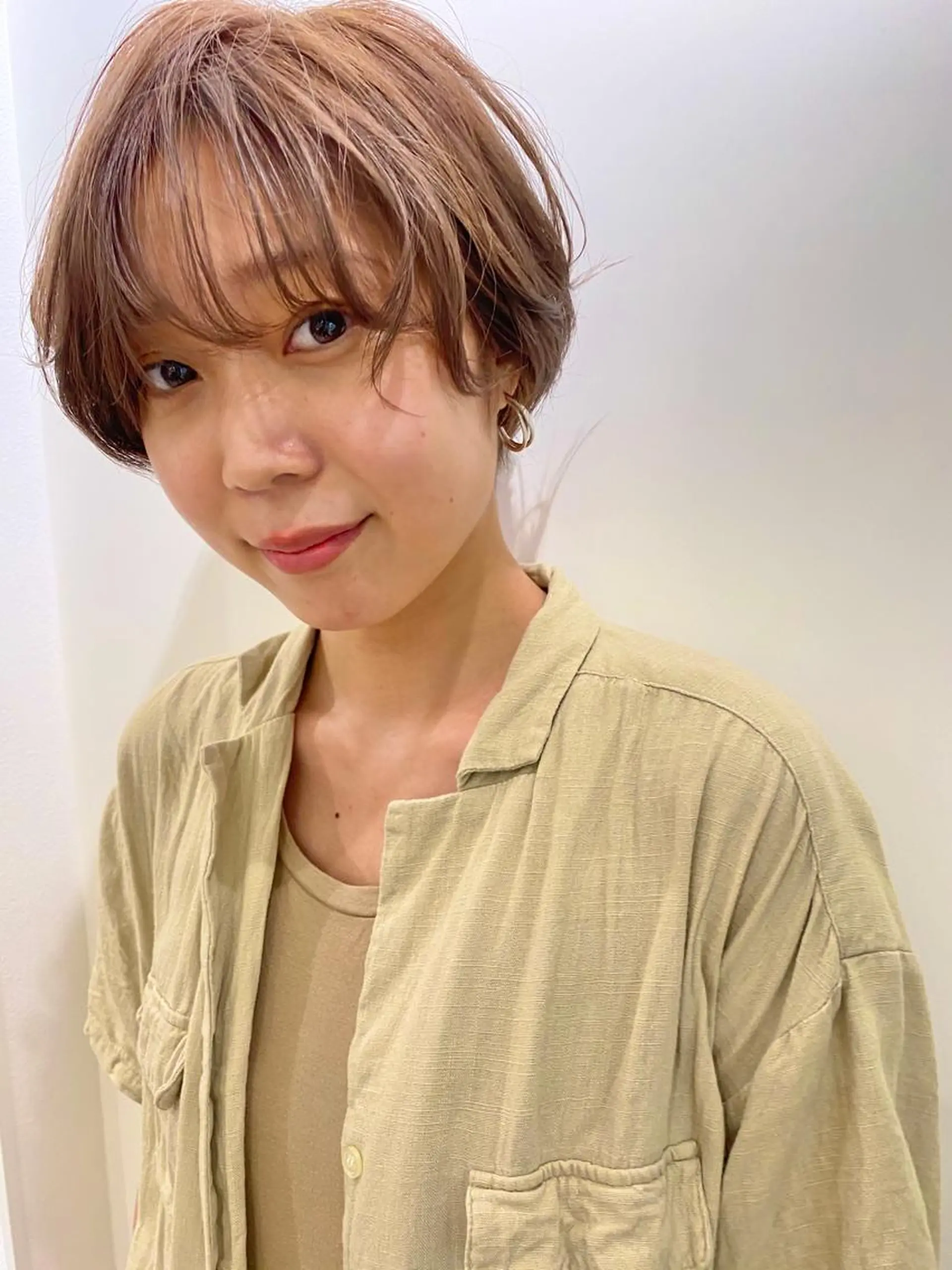 ショート カラー ベージュカラー ラテベージュ カット ヘアカラー 西山梨々【5/1〜 復帰致します🌼】のヘアスタイル