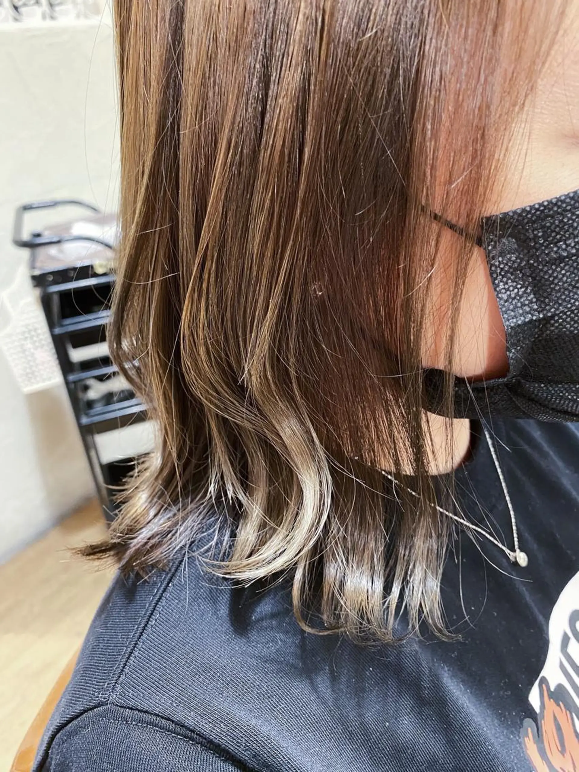 ミディアム 岡本 真実のヘアスタイル